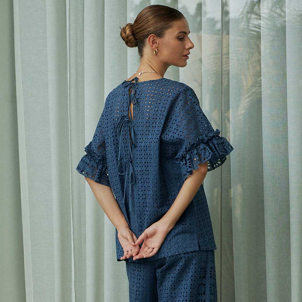 (พร้อมส่ง) Peranaเสื้อลูกไม้ Penny Blouse(ทรง oversized)สีน้ำเงินกรม Navy