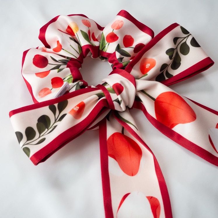 MB Bowtie scrunchie - Le soleil (Red Tulip)