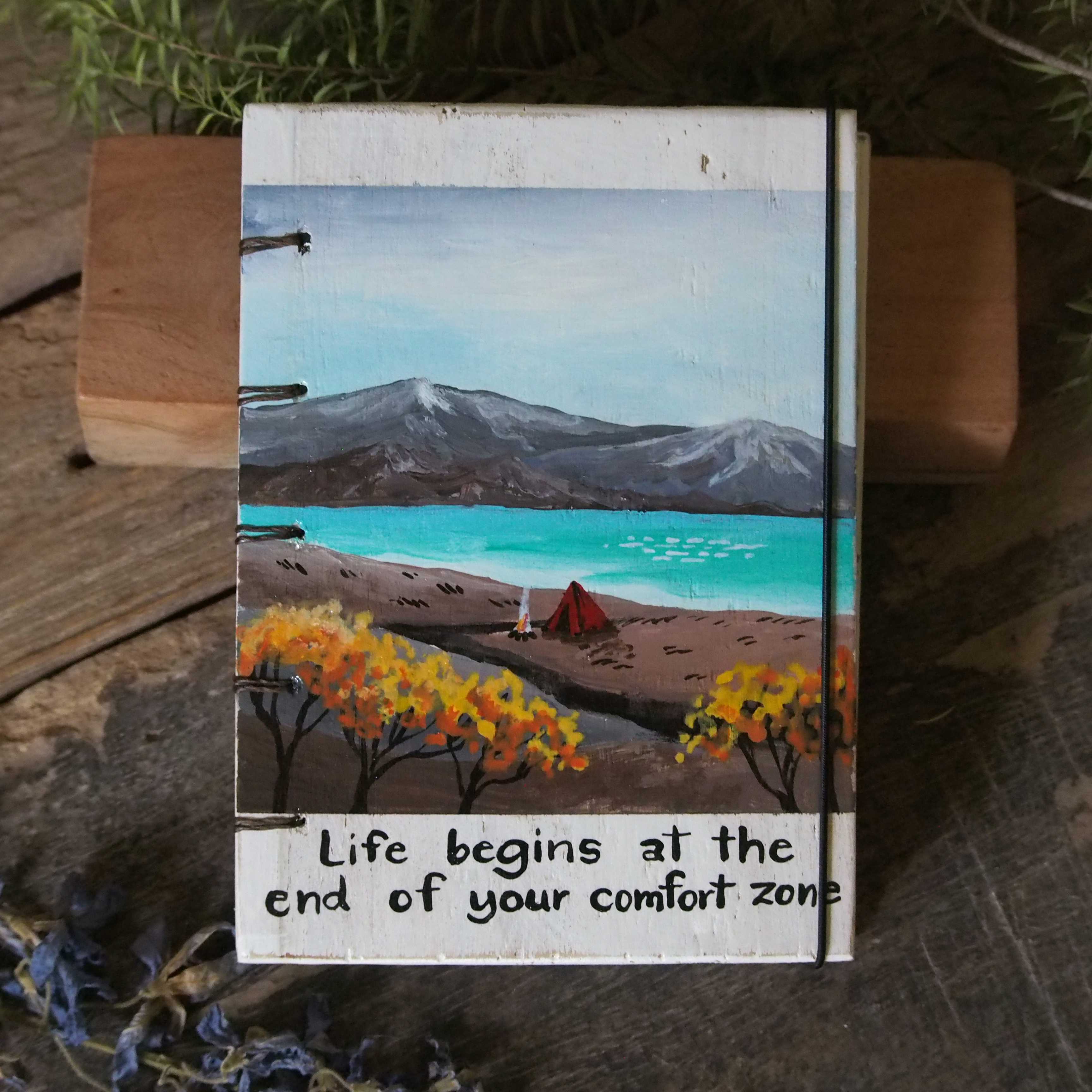 สมุดปกวาดสีอะครีลิครูปแคมป์ริมทะเลสาบ Acrylic paint on vintage wooden notebook
