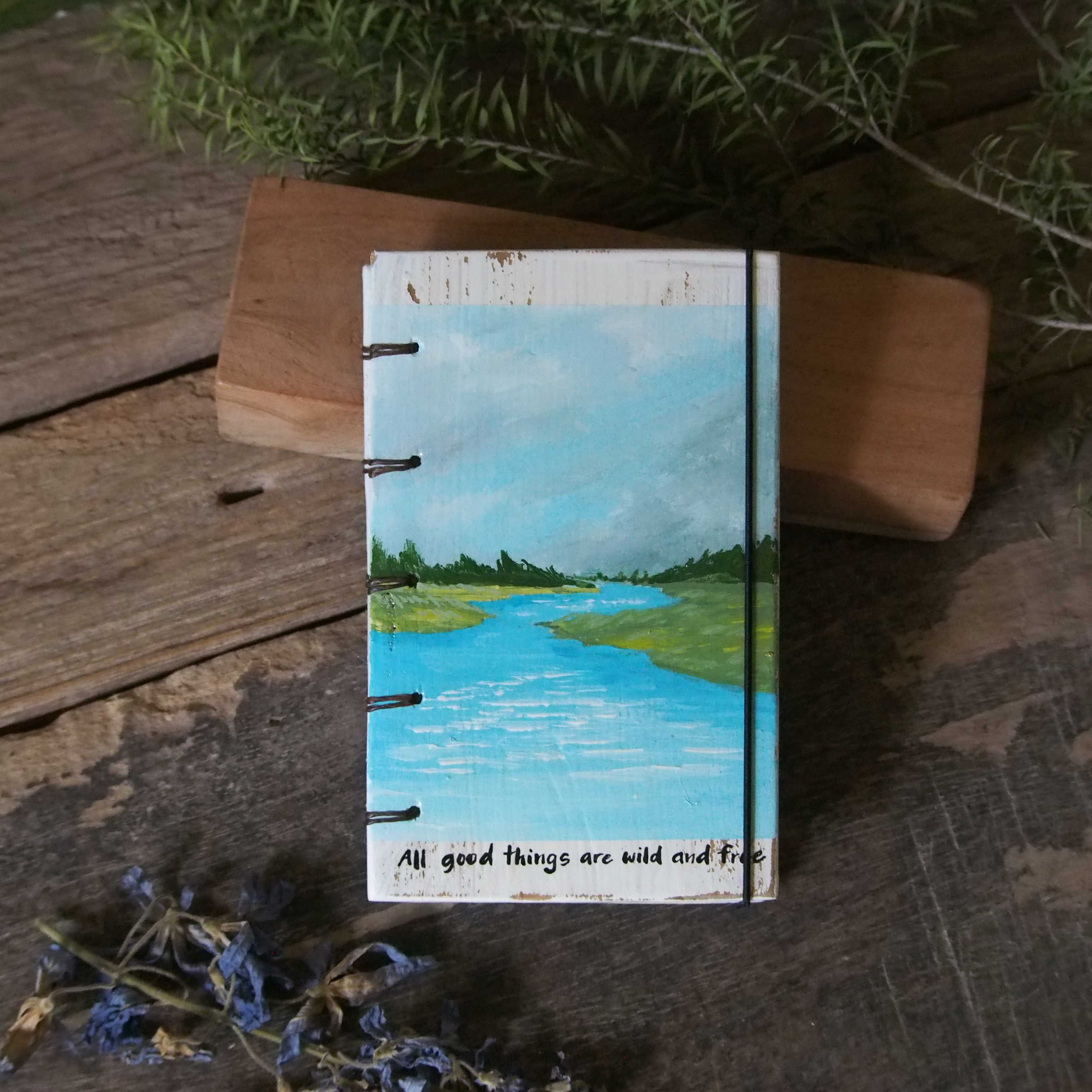 สมุดปกวาดสีอะครีลิครูปแม่น้ำที่ตราตรึงใจ Acrylic paint on vintage wooden notebook