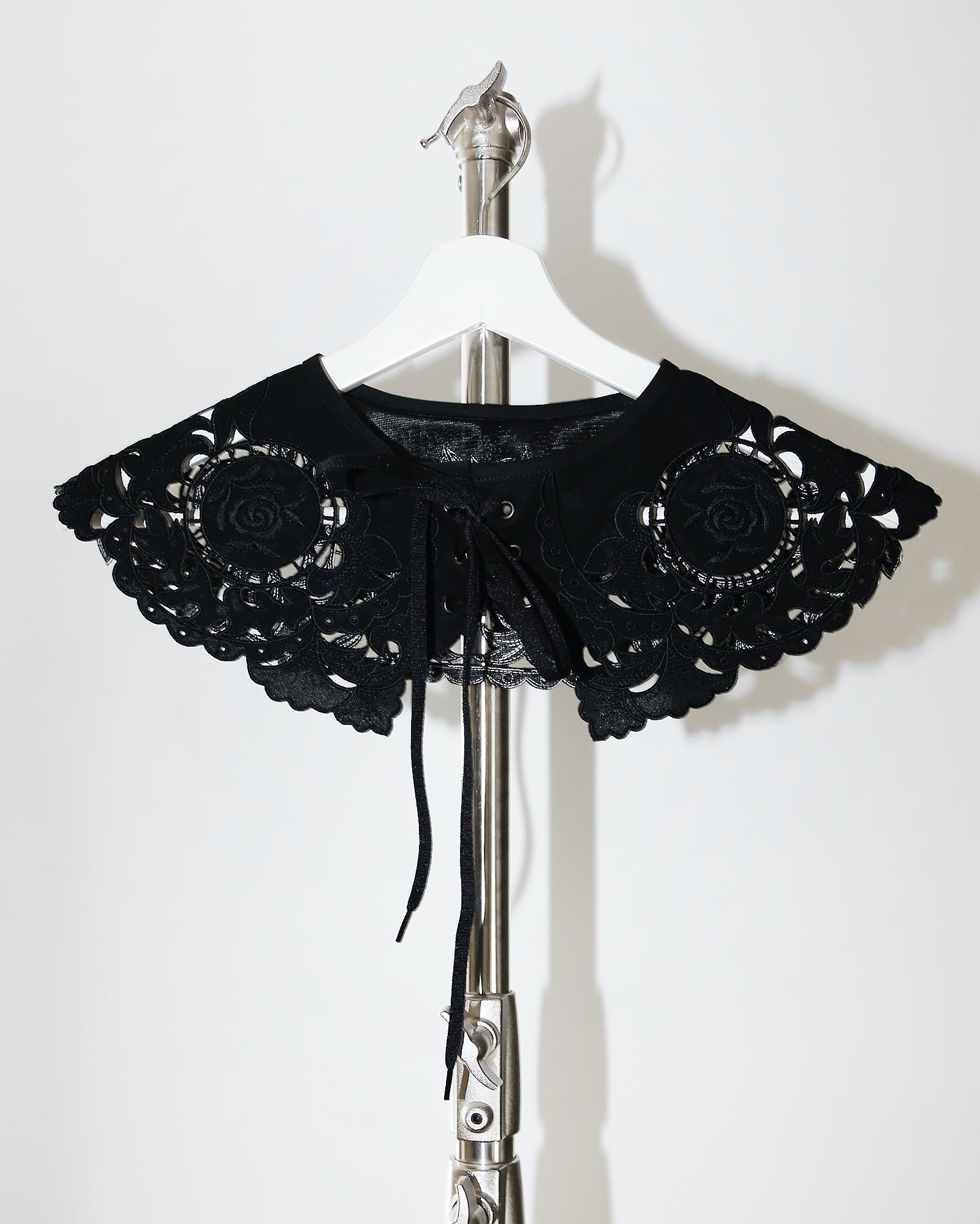 Rotsaniyom Black Embroider Eyelet Lace Collar