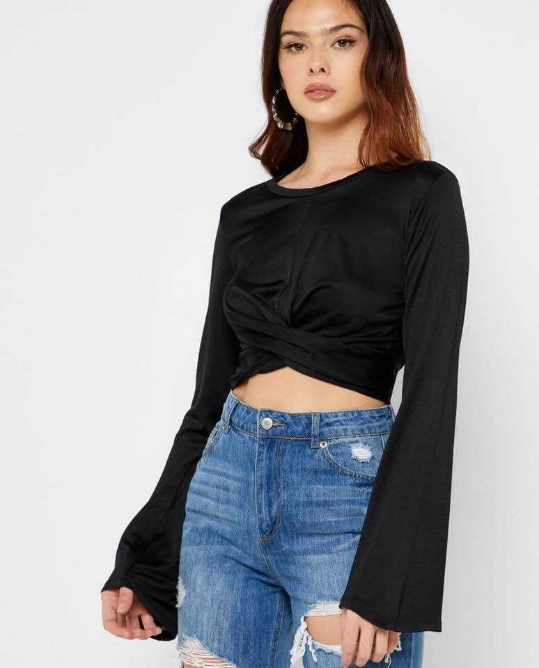 เสื้อครอปทวิชด้านหน้า forever21