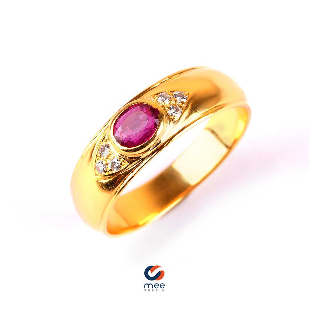 แหวนทับทิมอัฟริกาล้อมเพชร 0.06 กะรัต น้ำ 96 ทองคำ 18k [RG230101]