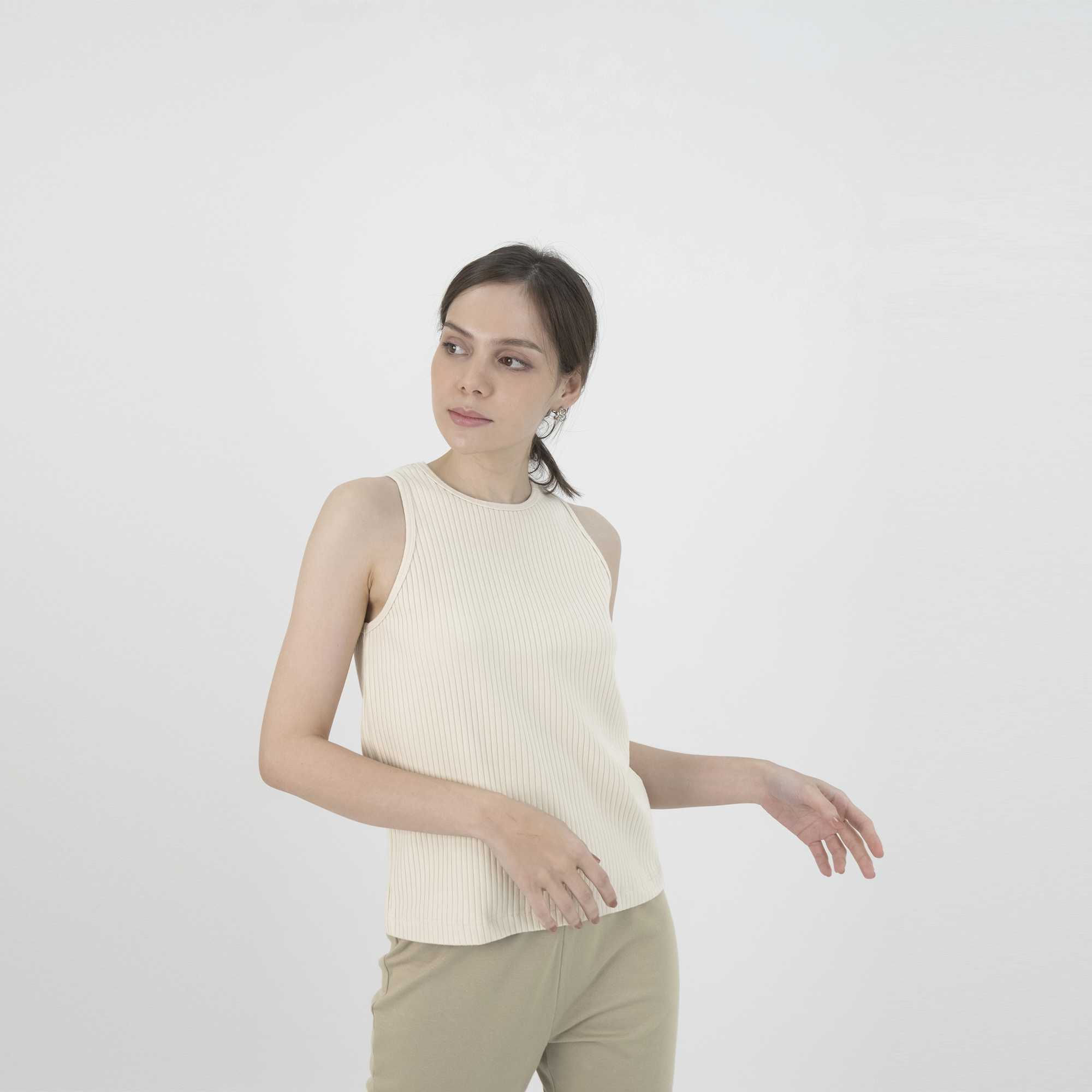 QueenCows Women เสื้อแขนกุด Rosie Tank Top (Cream)