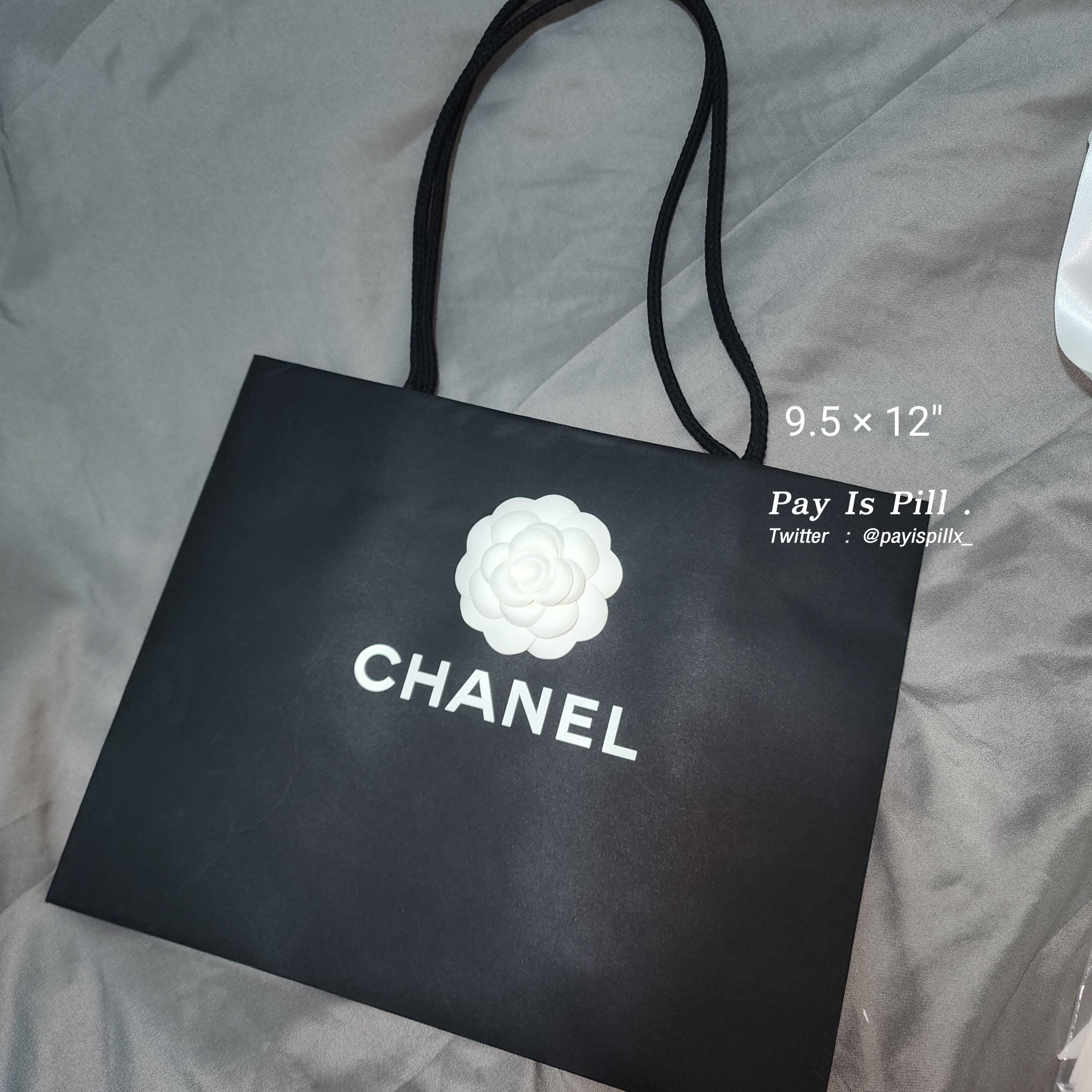 ถุงกระดาษ Chanel ไซส์ 9.5 × 12 นิ้ว (มีดอกคามิลเลีย)