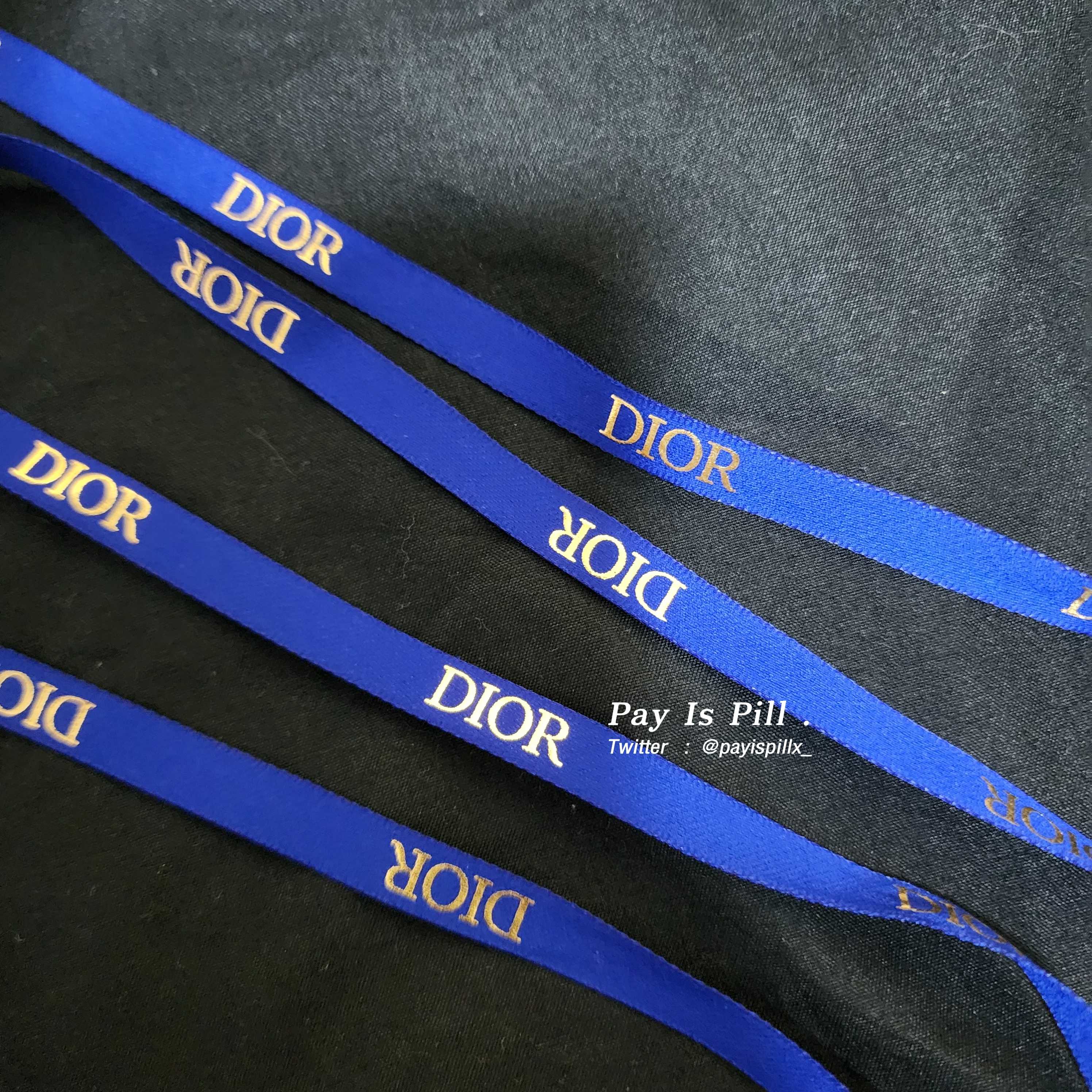 ริบบิ้น Dior น้ำเงินอักษรทองนูน เส้นเล็ก กว้าง 1 cm  ยาว 89 cm