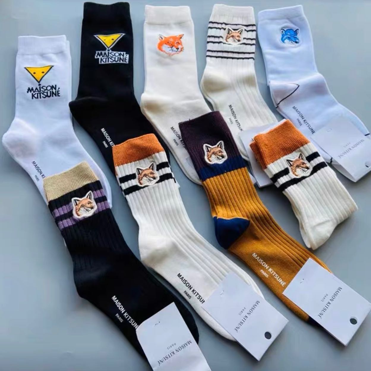 [PreOrder] Maison Kitsuné - ถุงเท้าข้อยาว