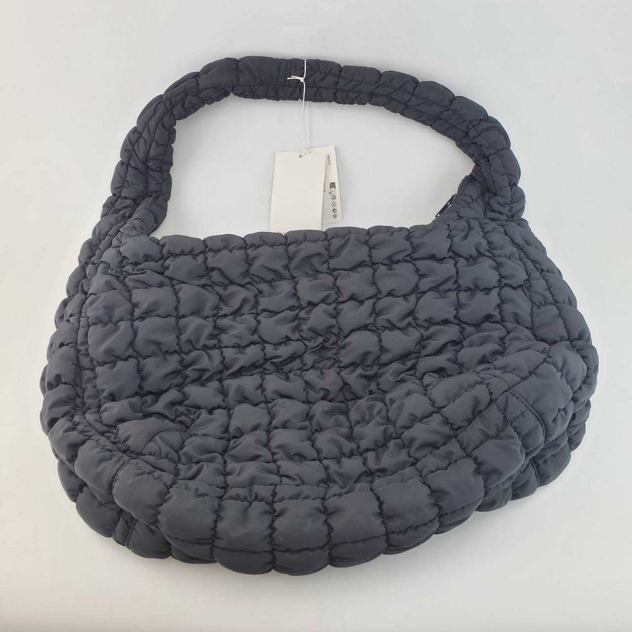 กระเป๋าสะพาย Shoulder Bag COS รุ่น Quilted Bag แบบ Oversized สีดำ