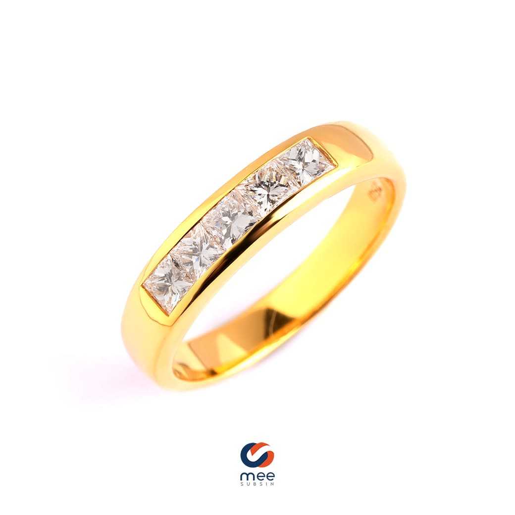 แหวนเพชรแถว princess cut 0.40 กะรัต น้ำ 98 ทองคำ 18k [RG230102]