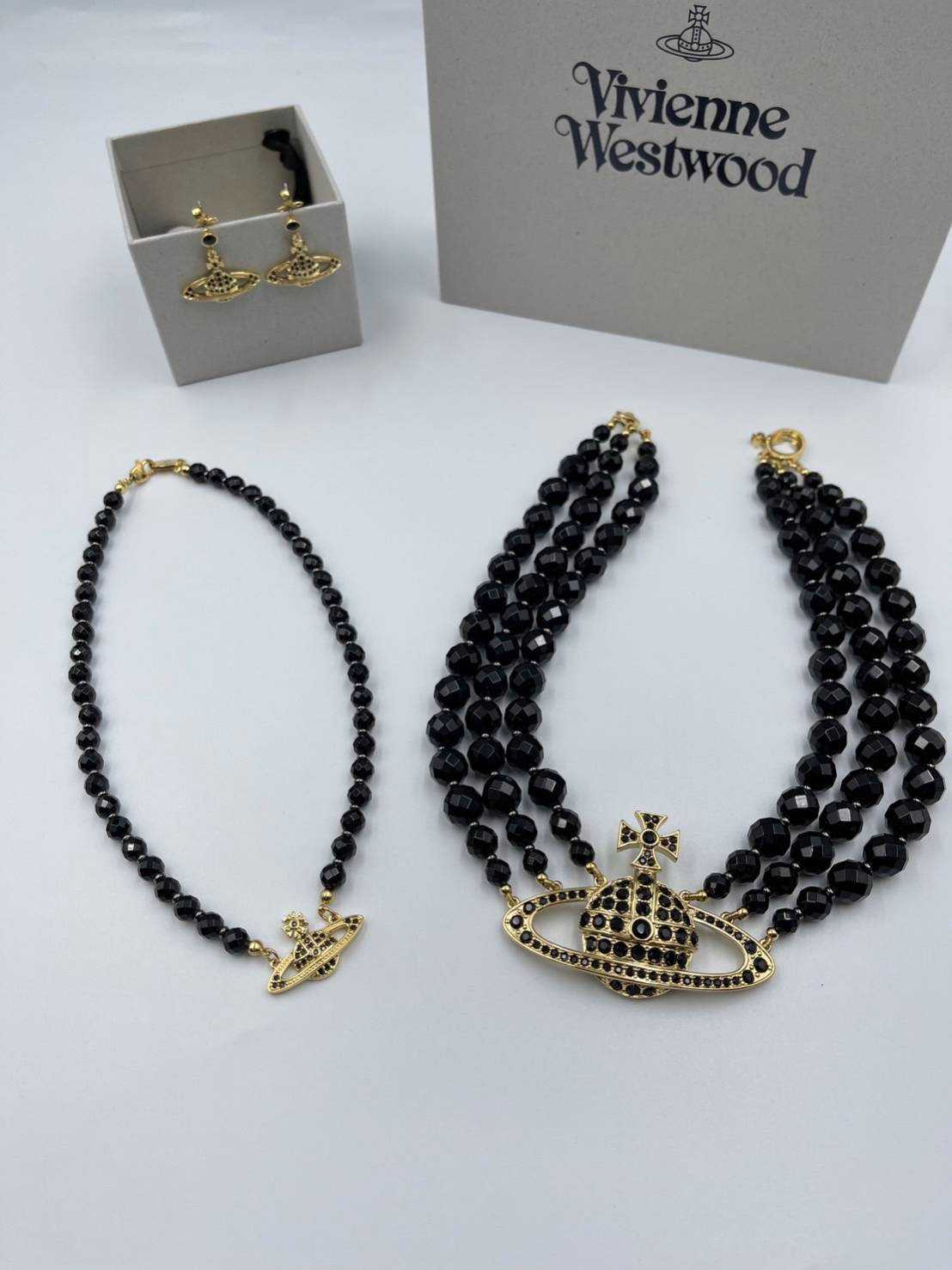 📌(ทักเชทก่อนสั่งซื้อ)  New vivienne westwood THREE ROW PEARL BAS RELIEF CHOKER 