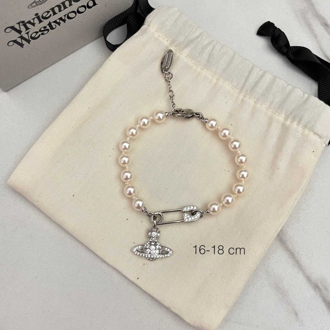📌(ทักเชทก่อนสั่งซื้อ)  New ข้อมือ​ Vivienne westwood  Bracelet 