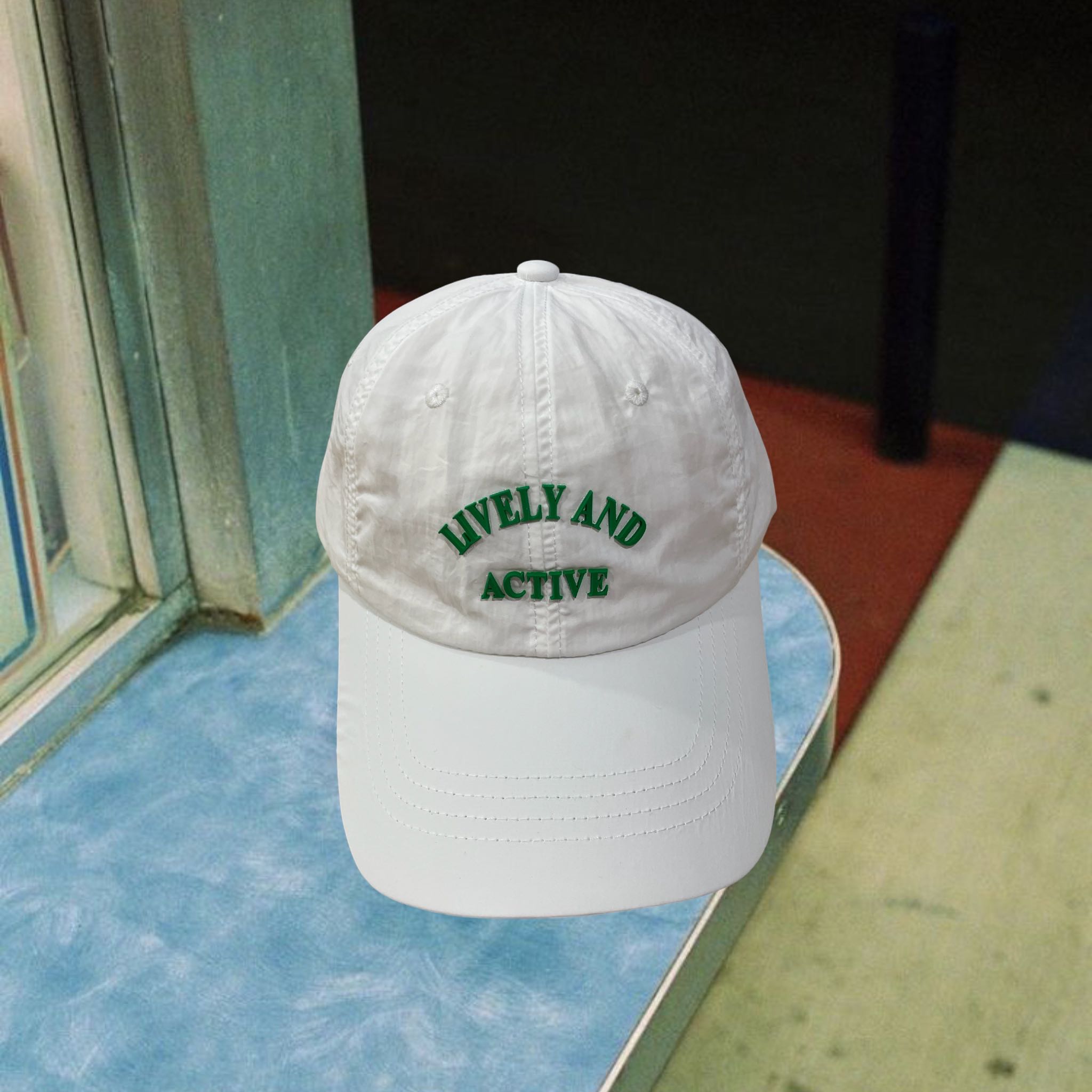 CAP lively สีขาว