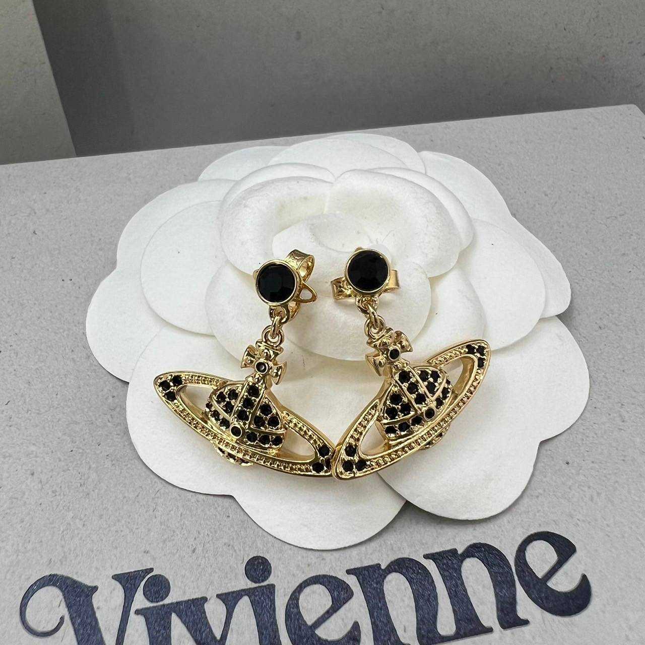 📌(ทักเชทก่อนสั่งซื้อ)   New Viviennewestwood earrings