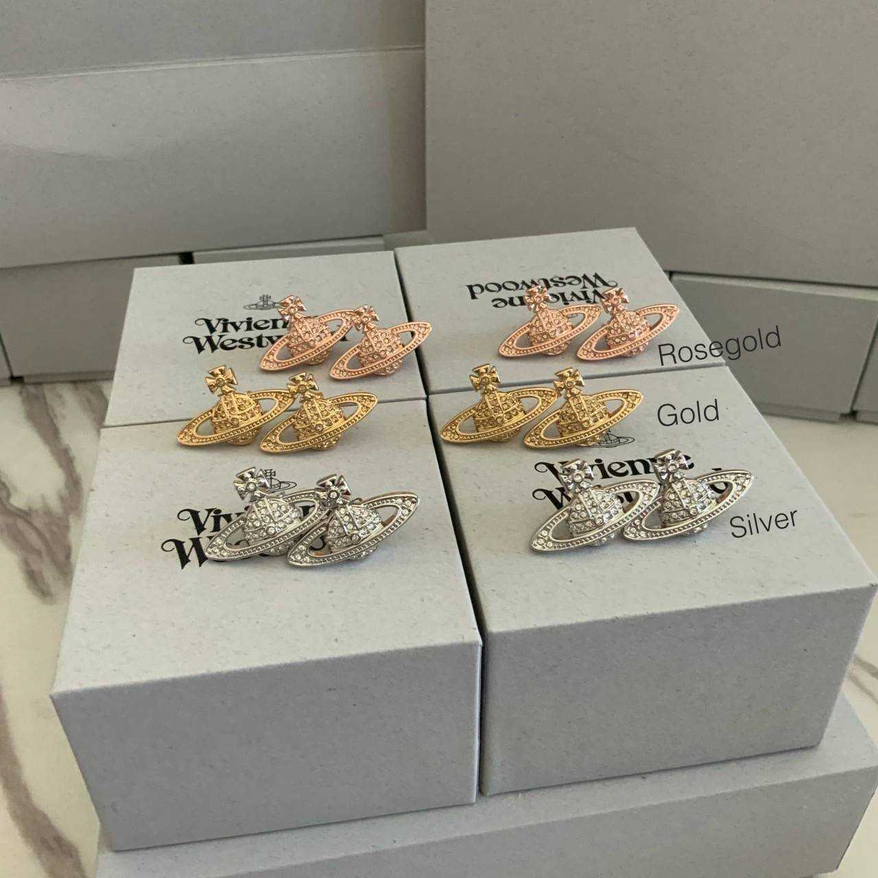 📌(ทักเชทก่อนสั่งซื้อ)   New Vivienne westwood  Earring 