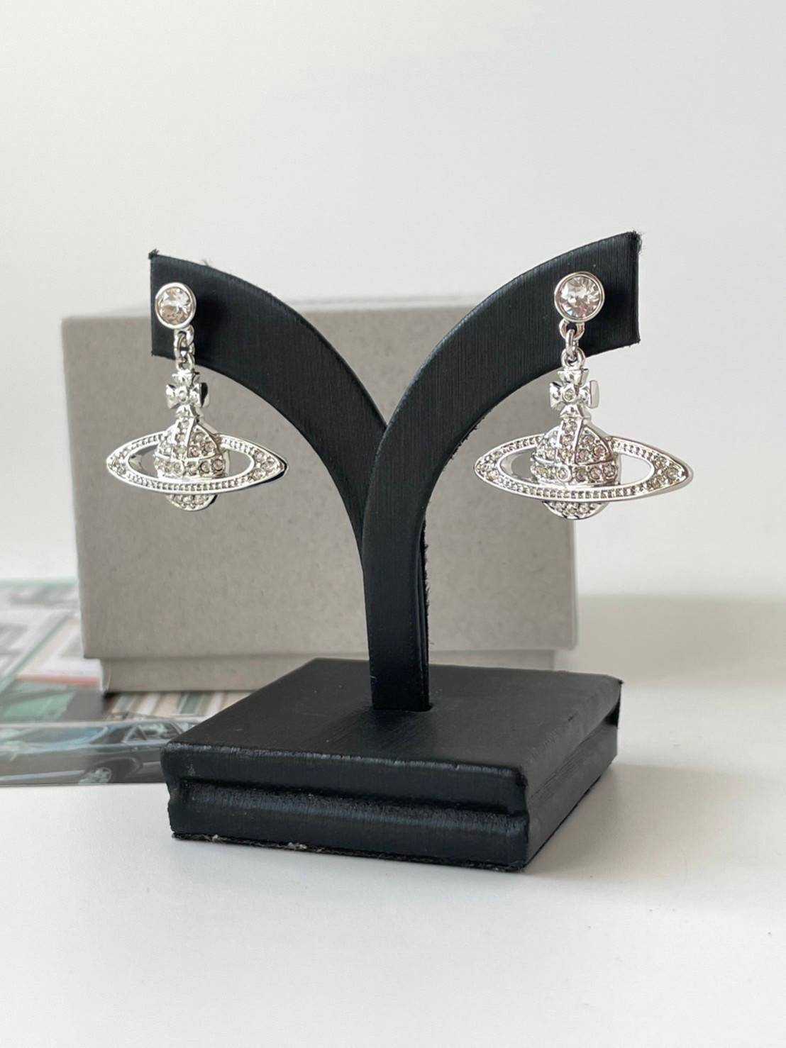 📌(ทักเชทก่อนสั่งซื้อ)   New Vivienne westwood  Earring 