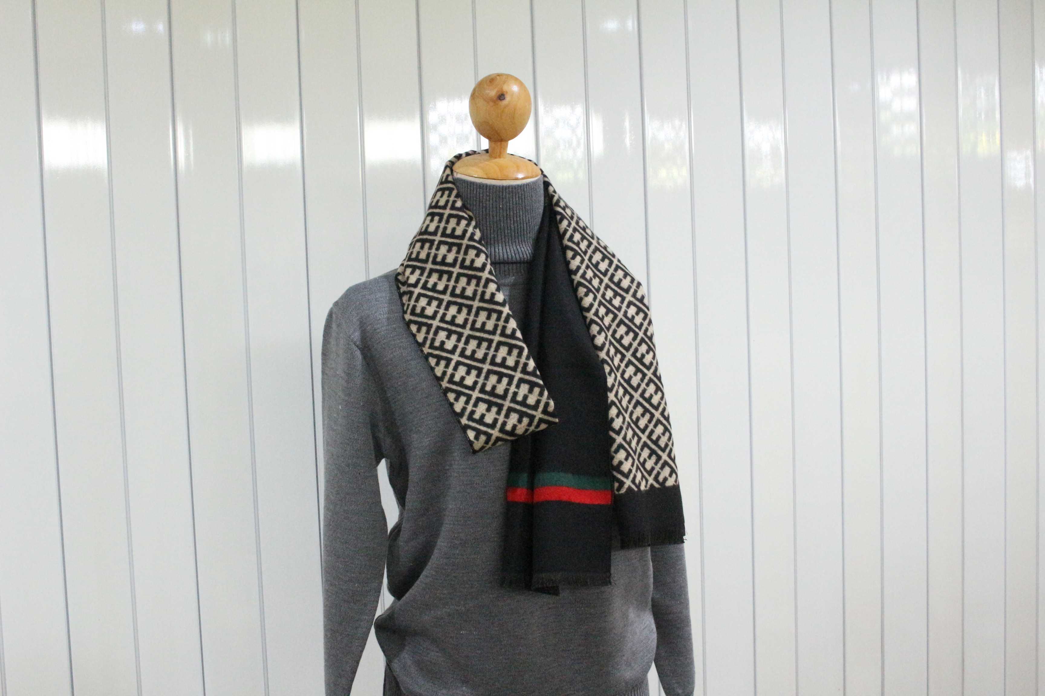 Scarf ผ้าพันคอกันหนาวลายN เรียบหรู