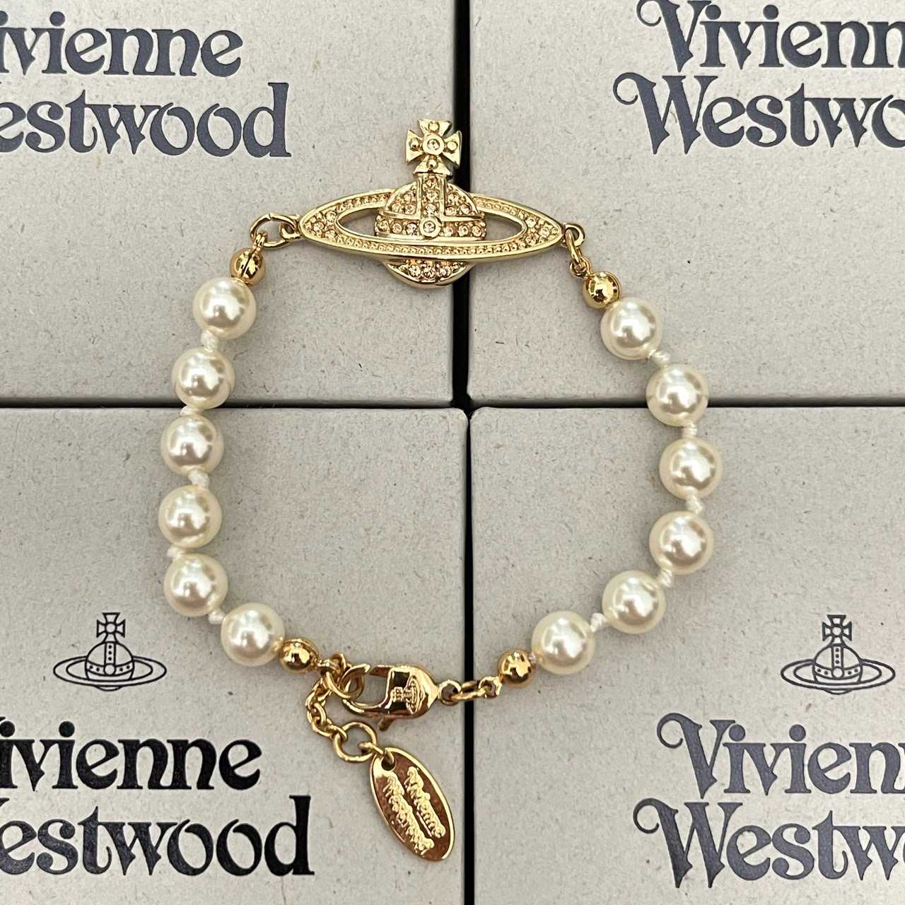 📌(ทักเชทก่อนสั่งซื้อ)  New Vivienne Bracelet