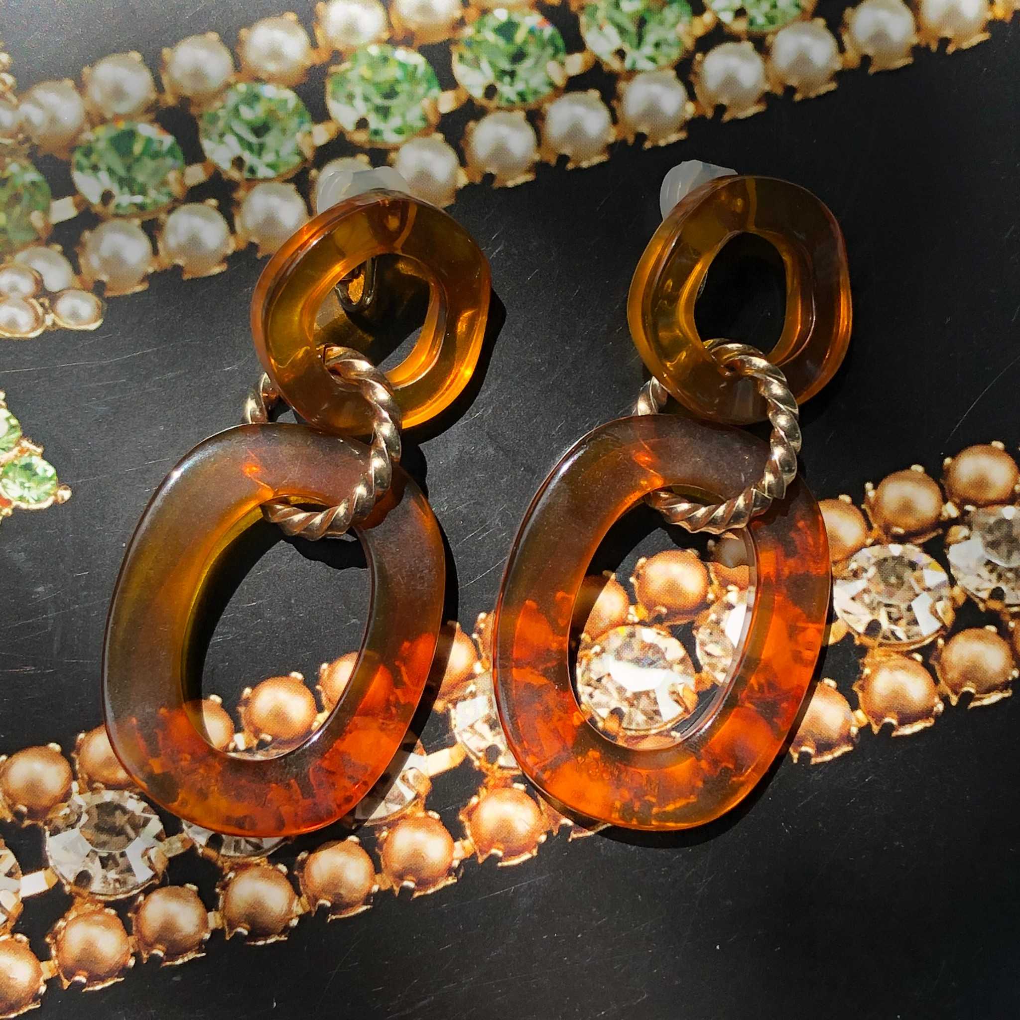 Vintage Amber Brown Acrylic Earring 🤎⚜️ ต่างหูวินเทจแบบหนีบ