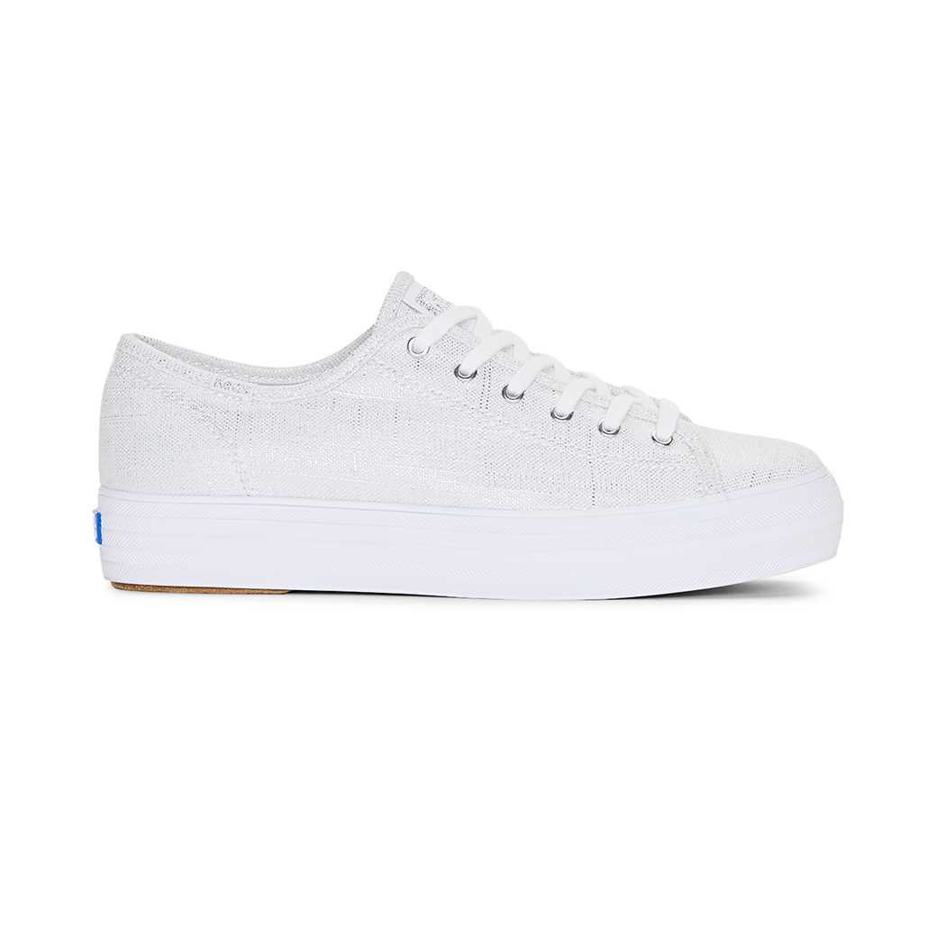 รองเท้าผ้าใบ มีส้น รุ่น TRIPLE KICK METALLIC TEXTILE สีเงิน WF67654