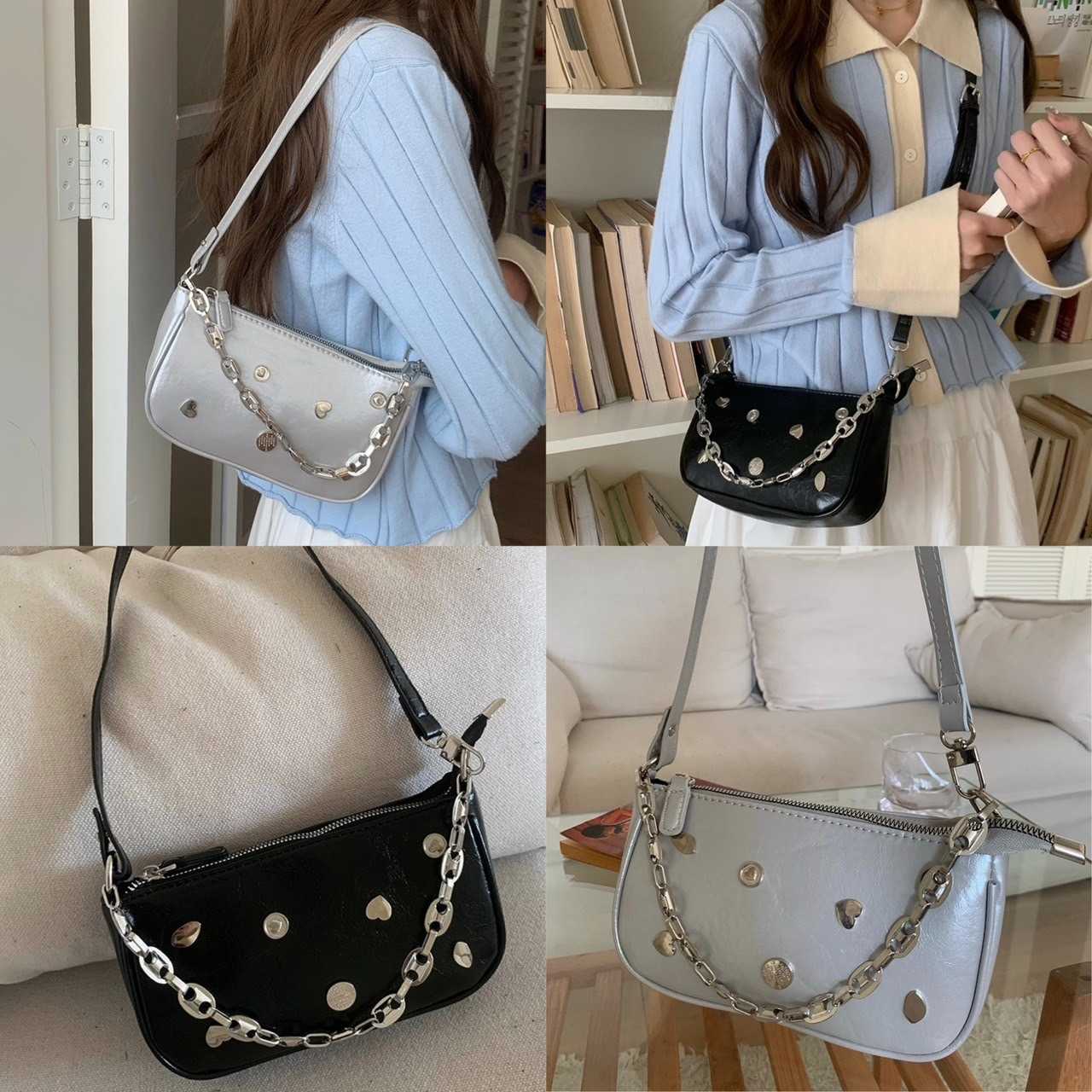 [PRE-ORDER] กระเป๋าหนัง PU แต่งอะไหล่เงิน+สายโซ่ มีสายยาว Crossbody สะพายข้างได้ | QB139