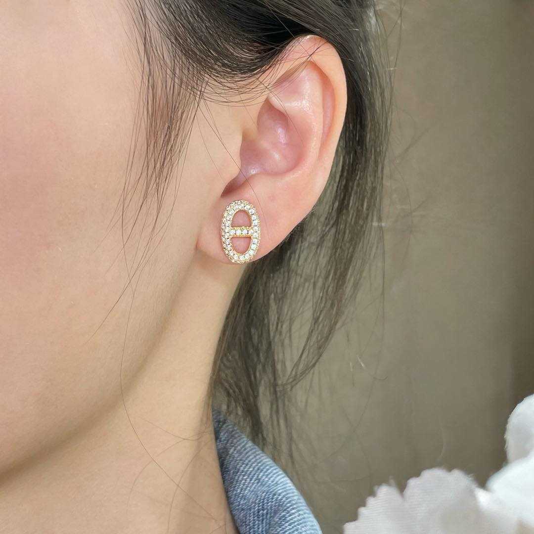 U diamond earrings
