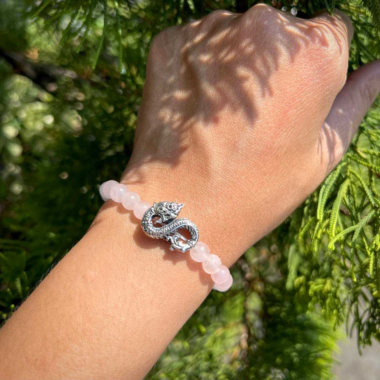 ข้อมือหินโรสควอตซ์ ๖มิล ชาร์มพญานาคเงินแท้ Rose Quartz Naga Charms Sterling Silver 925 NSSV3169