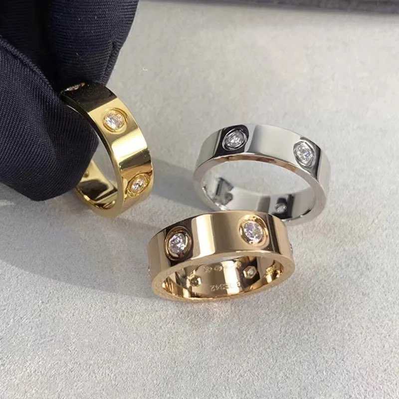 Trendy diamond rings