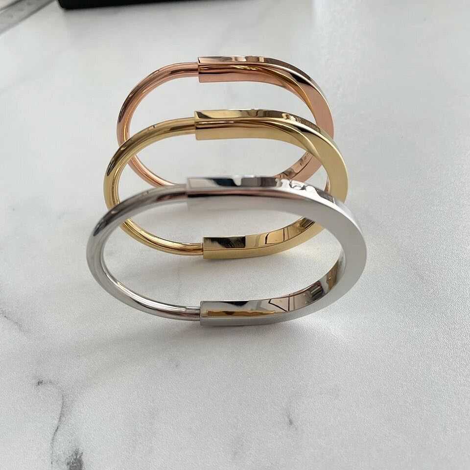 U stack bracelet