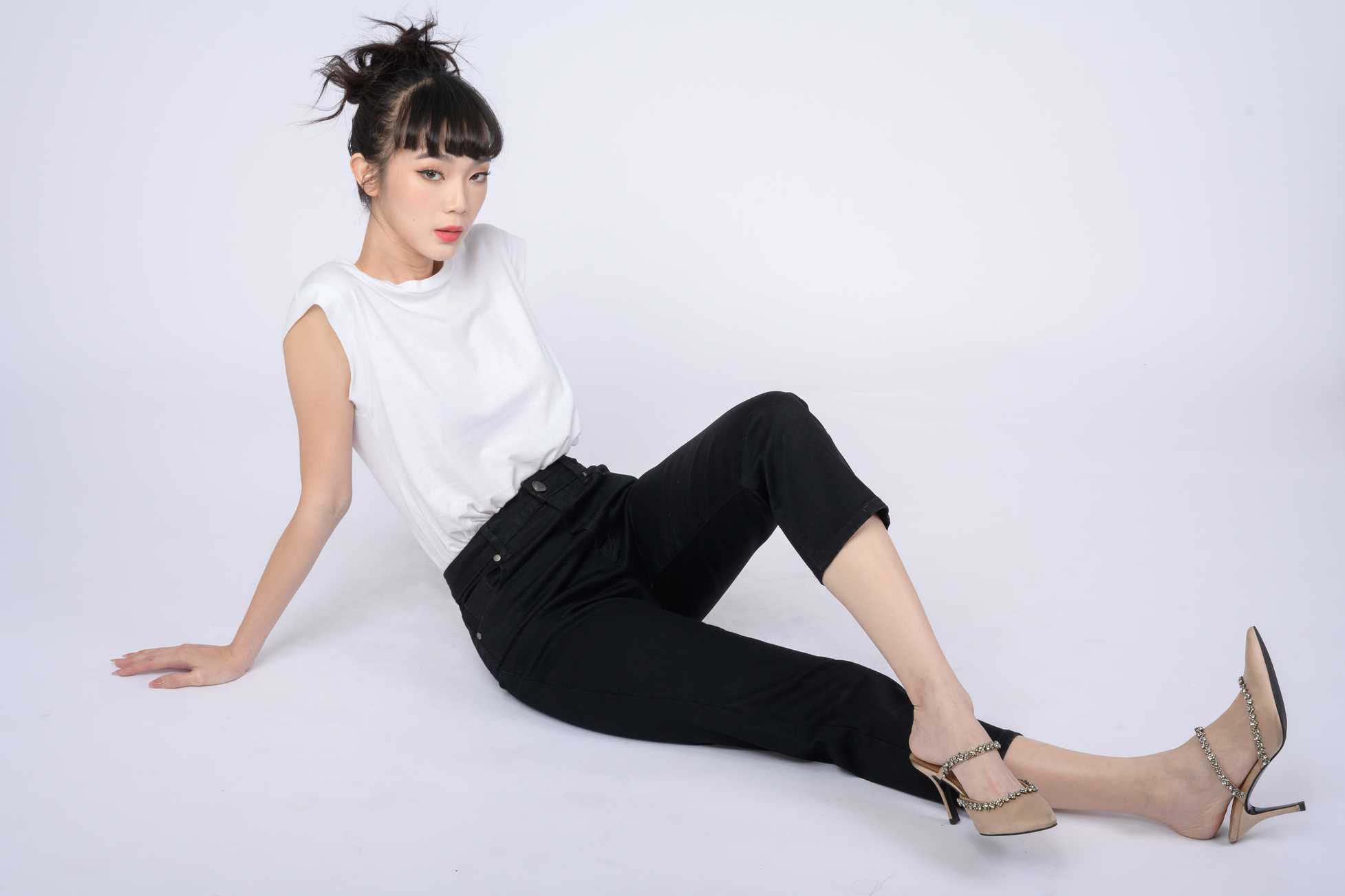 LDM504 ยีนส์ทรงกระบอกเล็ก สีดำ SuperBlack เหมาะกับพี่ๆ สูงตั้งแต่ 145 cm.