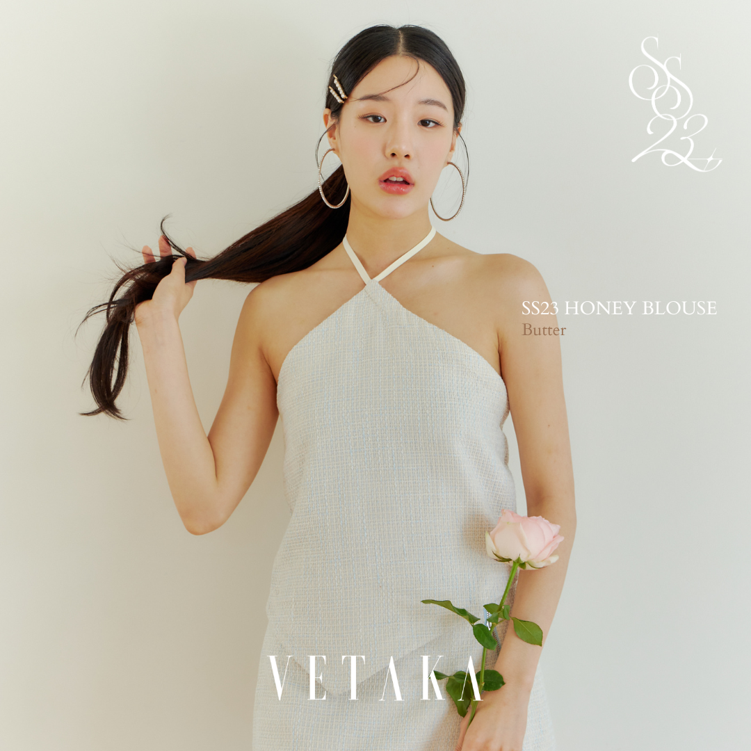 VETAKA SS23 Honey Blouse (เสื้อผูกคอ ผ้าทวิต)