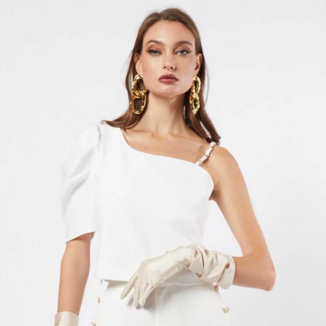 เสื้อเปิดไหล่แต่งสายคริสตัล | One Shoulder Top with Crystal Chain Strap | 06109