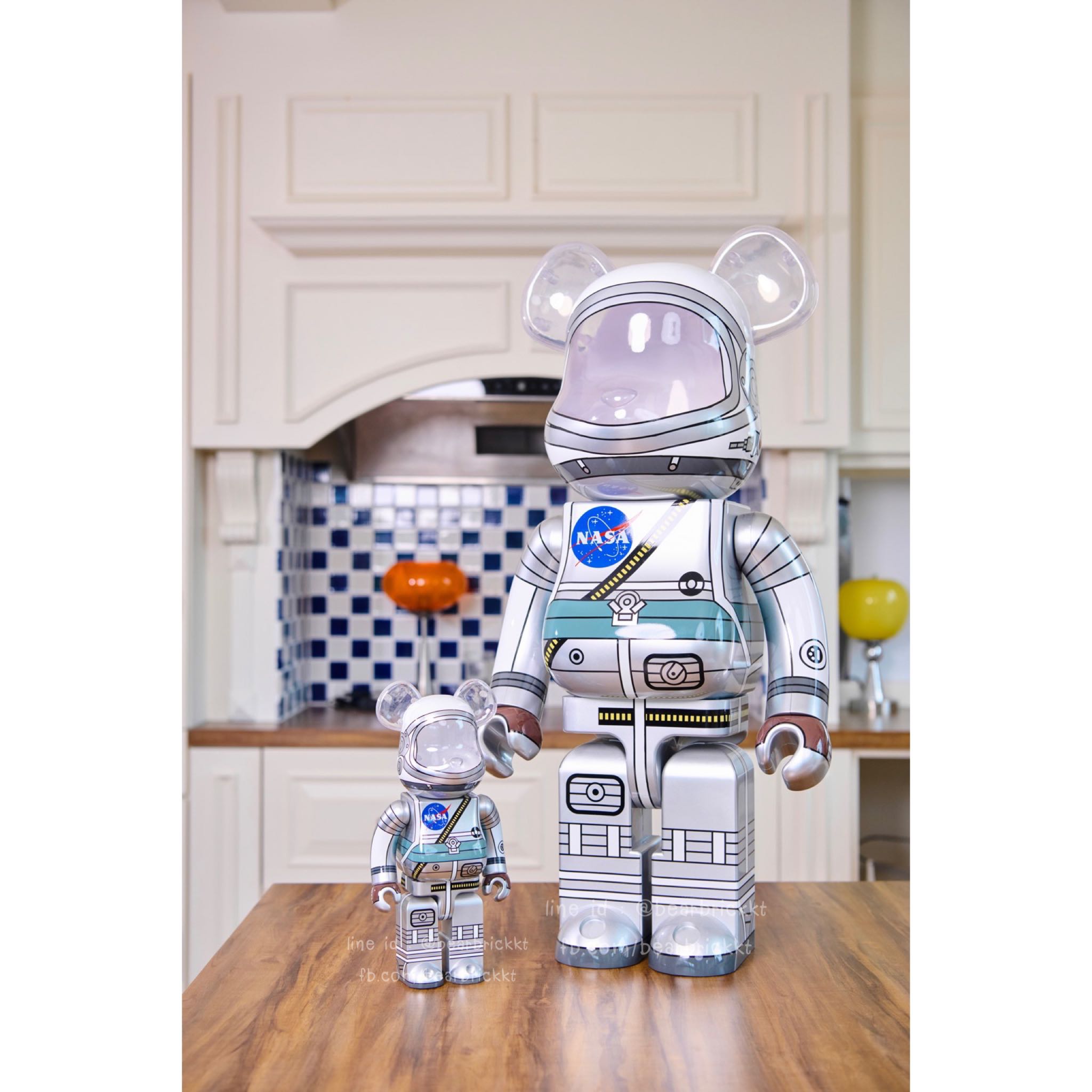 Bearbrick nasa 100%+400% , 1000% & Tasmanian 100%+400%