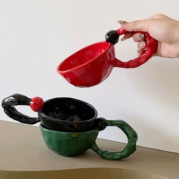 Ceramic mug with ball (Pre-order)