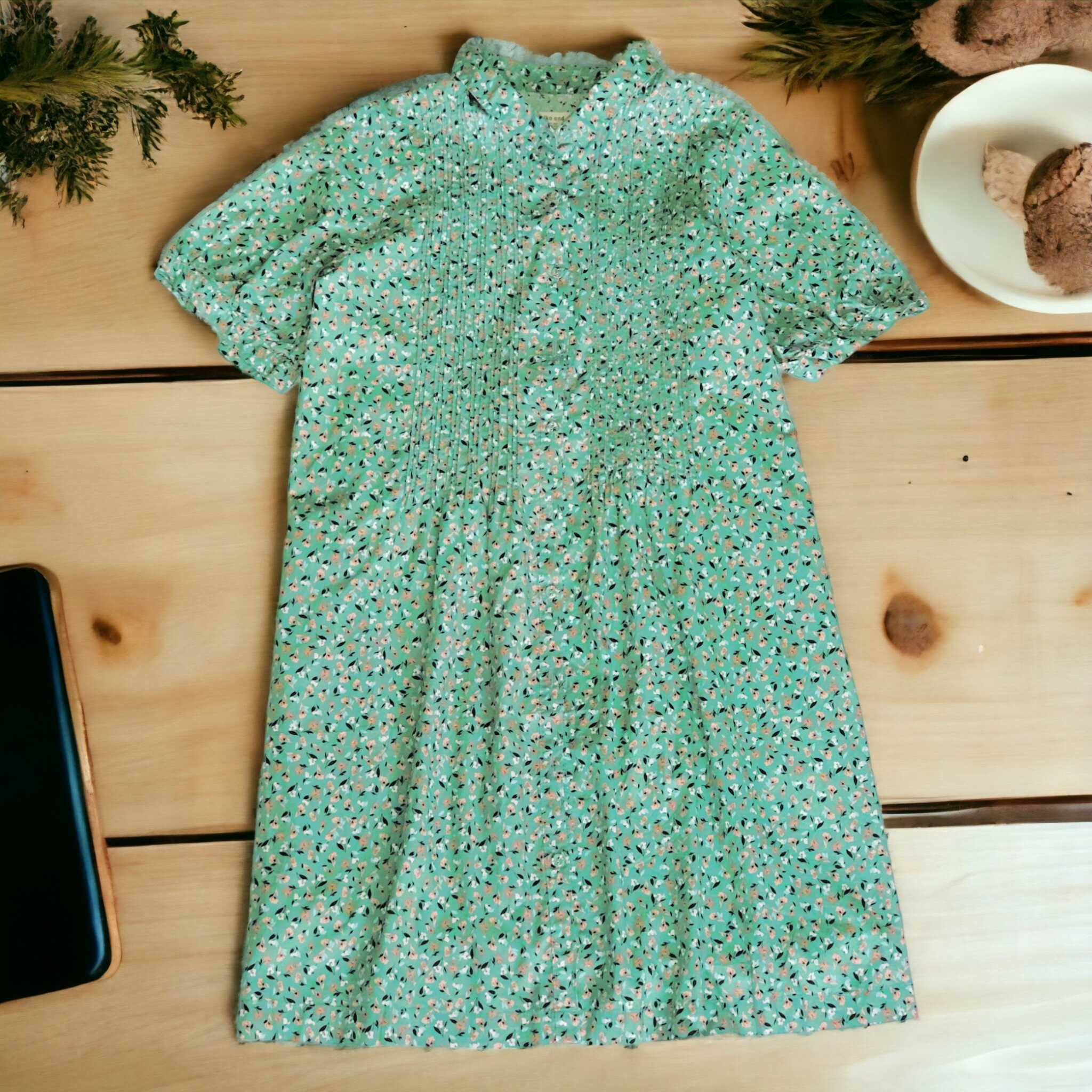 เสื้อเชิ้ตทรงoversize ลายดอกไม้น่ารักน่าใส่ ผ้าไม่บางและรีดง่ายมากๆ - สีเขียว