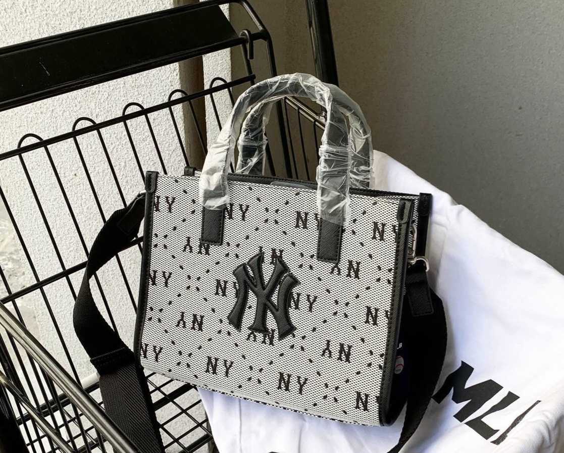      📌(ทักเชทก่อนสั่งซื้อ)   MLB Big Dia Monogram Jacquard S-Tote Bag    Size : 23 x 19 x 9cm 