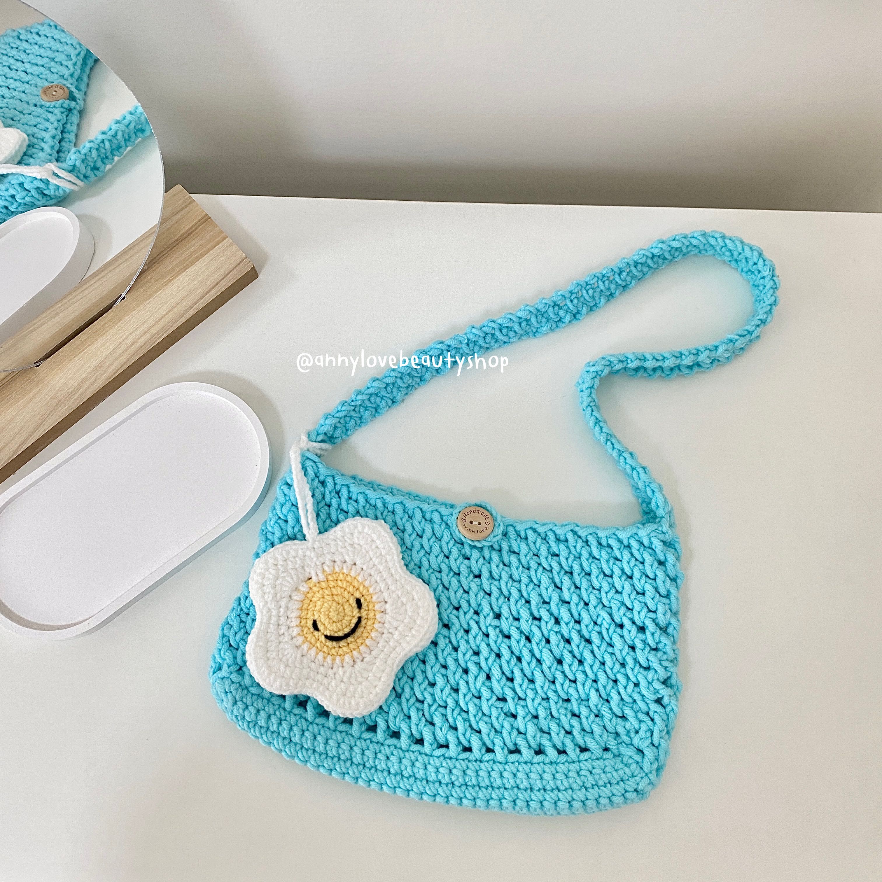 Handmade 🩵 กระเป๋าสะพายไหล่ถักไหมพรม สีฟ้าพาสเทล 