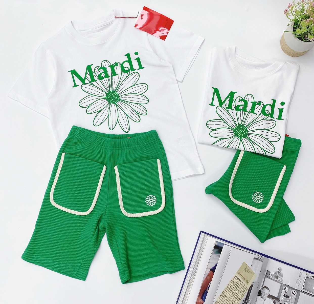 พร้่อมส่ง Mardi Flower T-Shirt & short Set