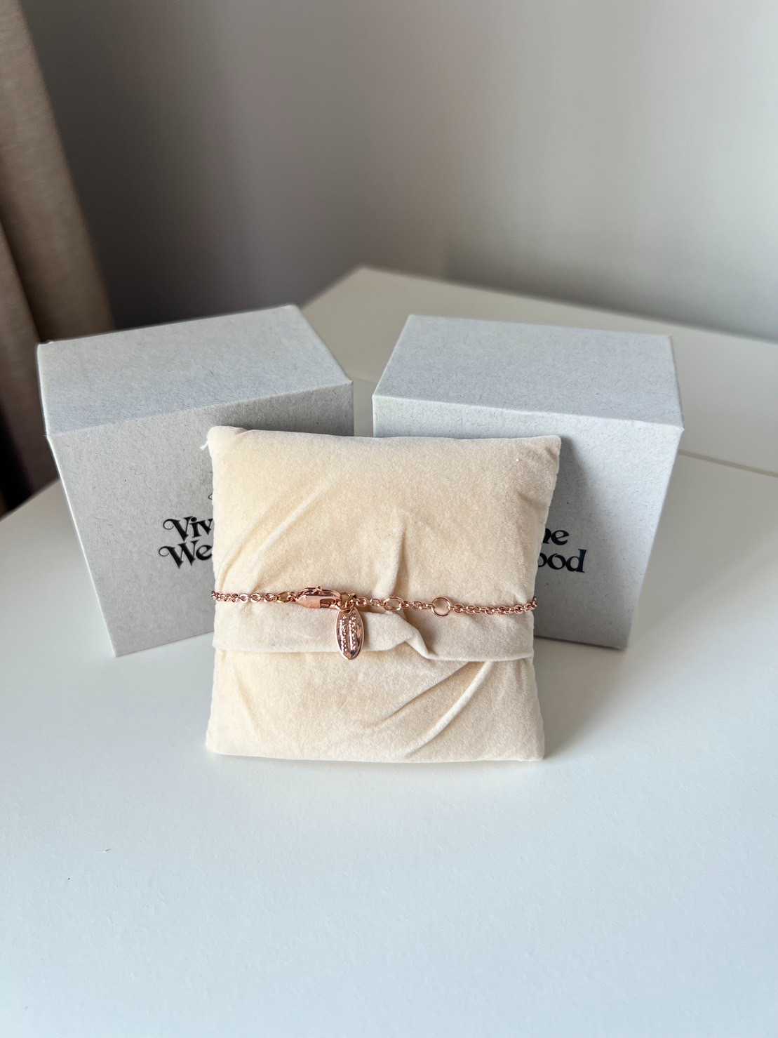 New Vivienne Westwood   mini Bas Relief bracelet📌(ทักเชทก่อนสั่งซื้อ)