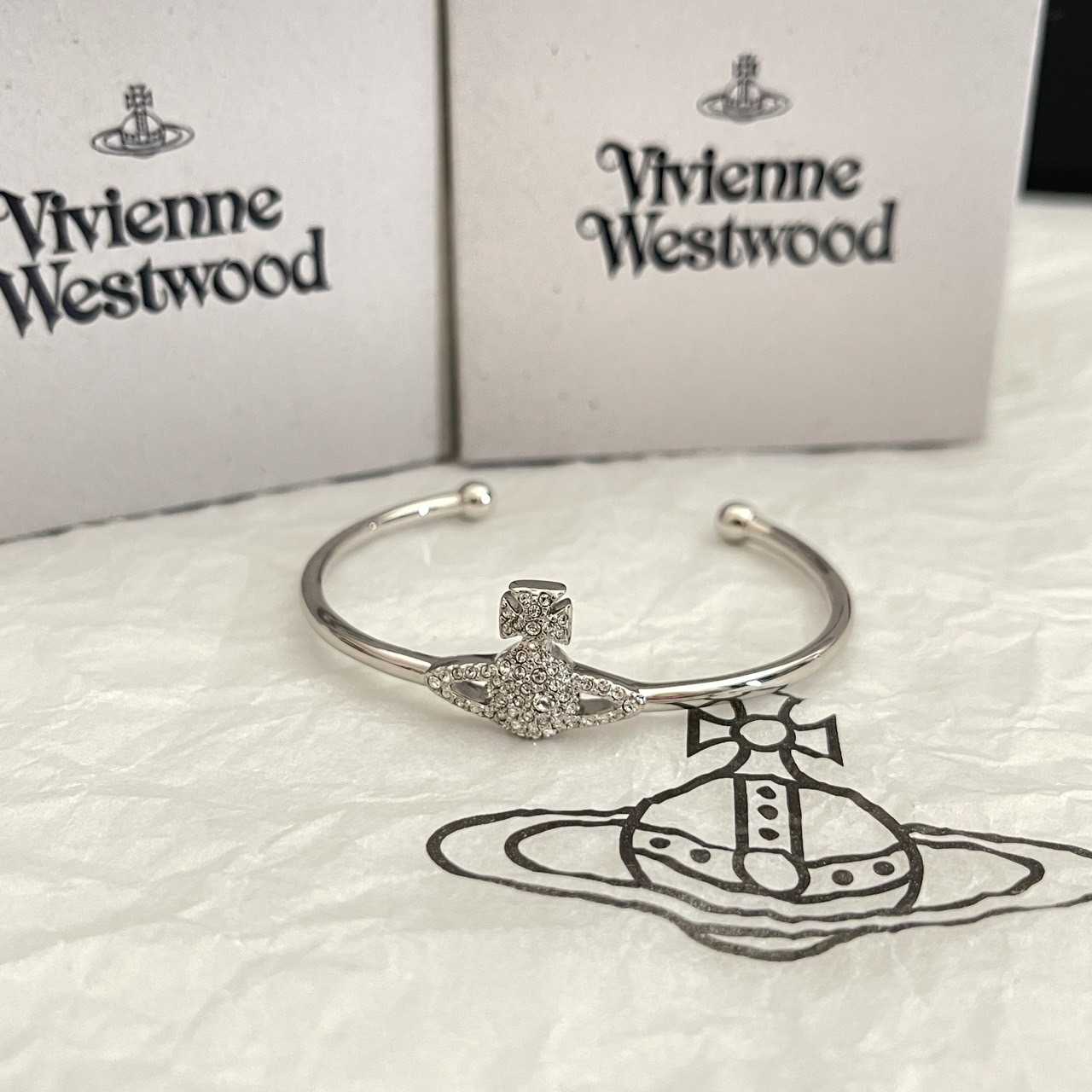 New vivienne westwood📌(ทักเชทก่อนสั่งซื้อ) 