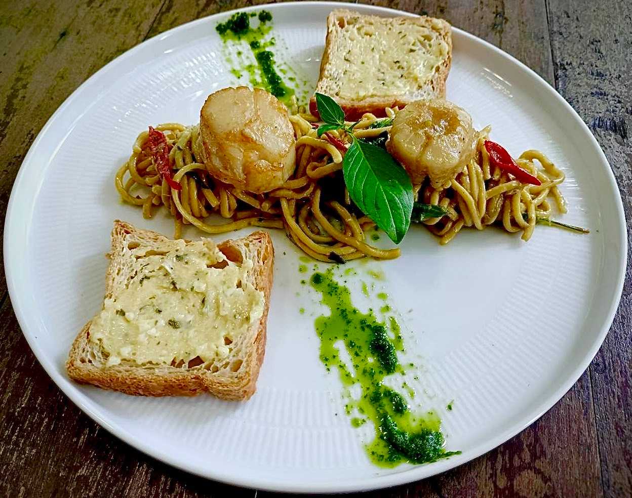 สปาเก็ตตี้แกงเขียวหวานหอยเชลล์ (Kang-Keawwan hoishell Spaghetti)