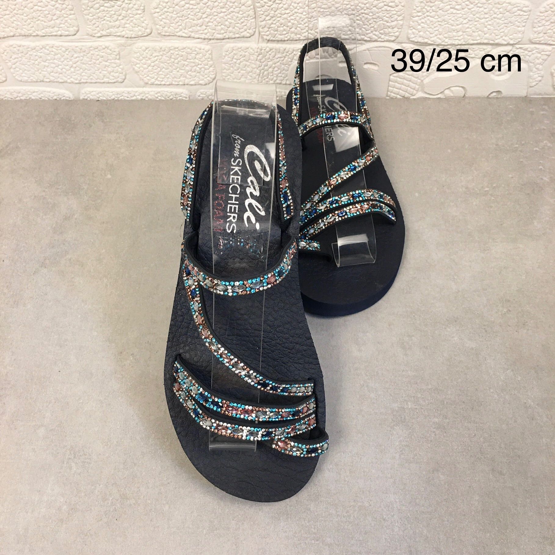 Sketcher yoga top