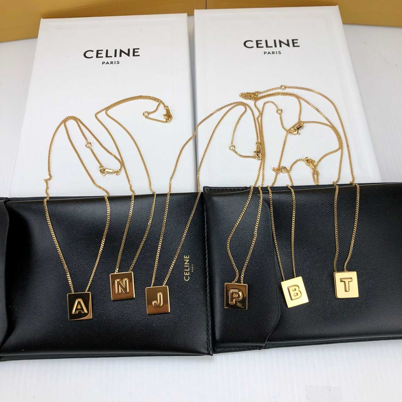 New Celine​ alphabet necklace        📌(ทักเชทก่อนสั่งซื้อ)  ​ 