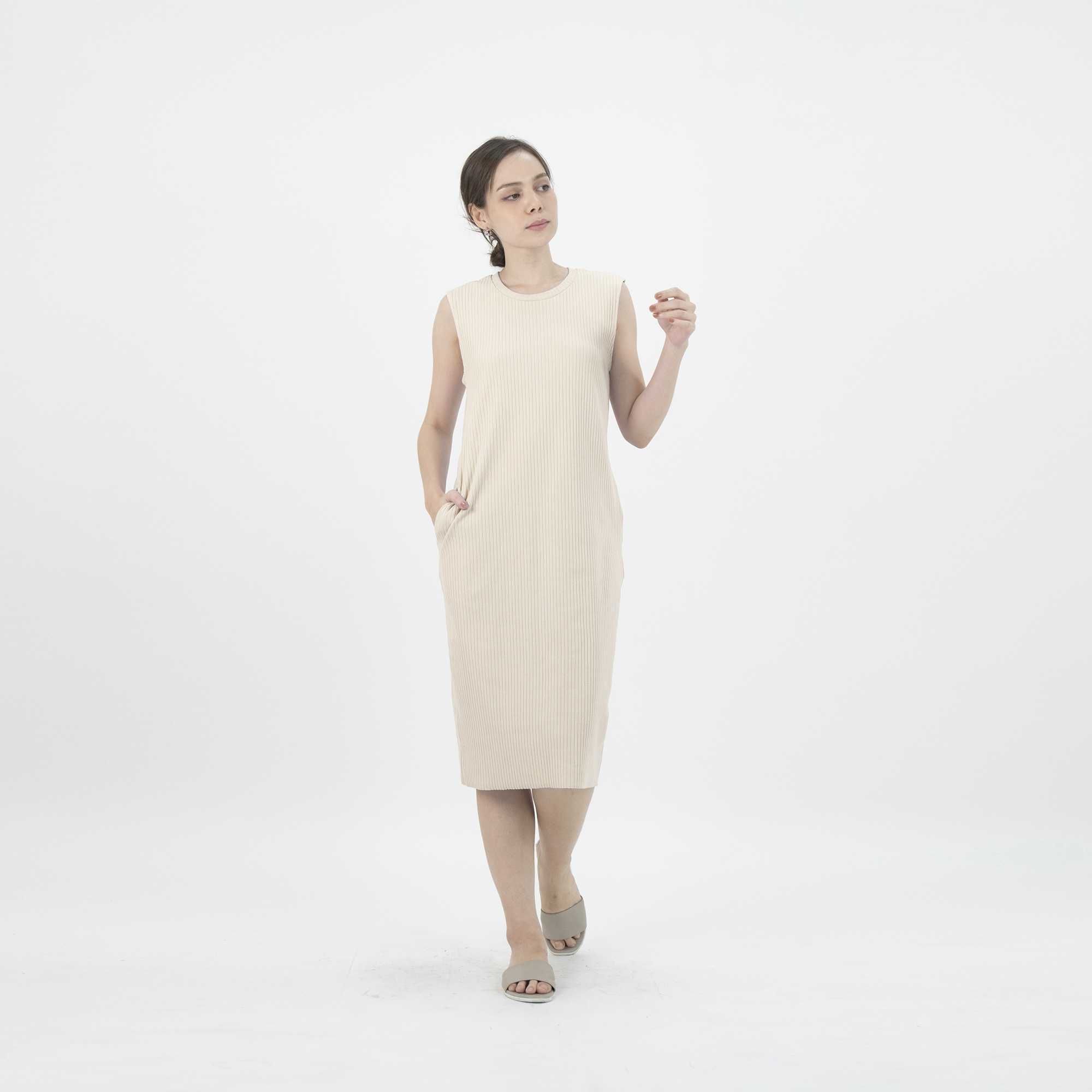 QueenCows Women ชุดเดรส  Ella Tank Dress (Cream)