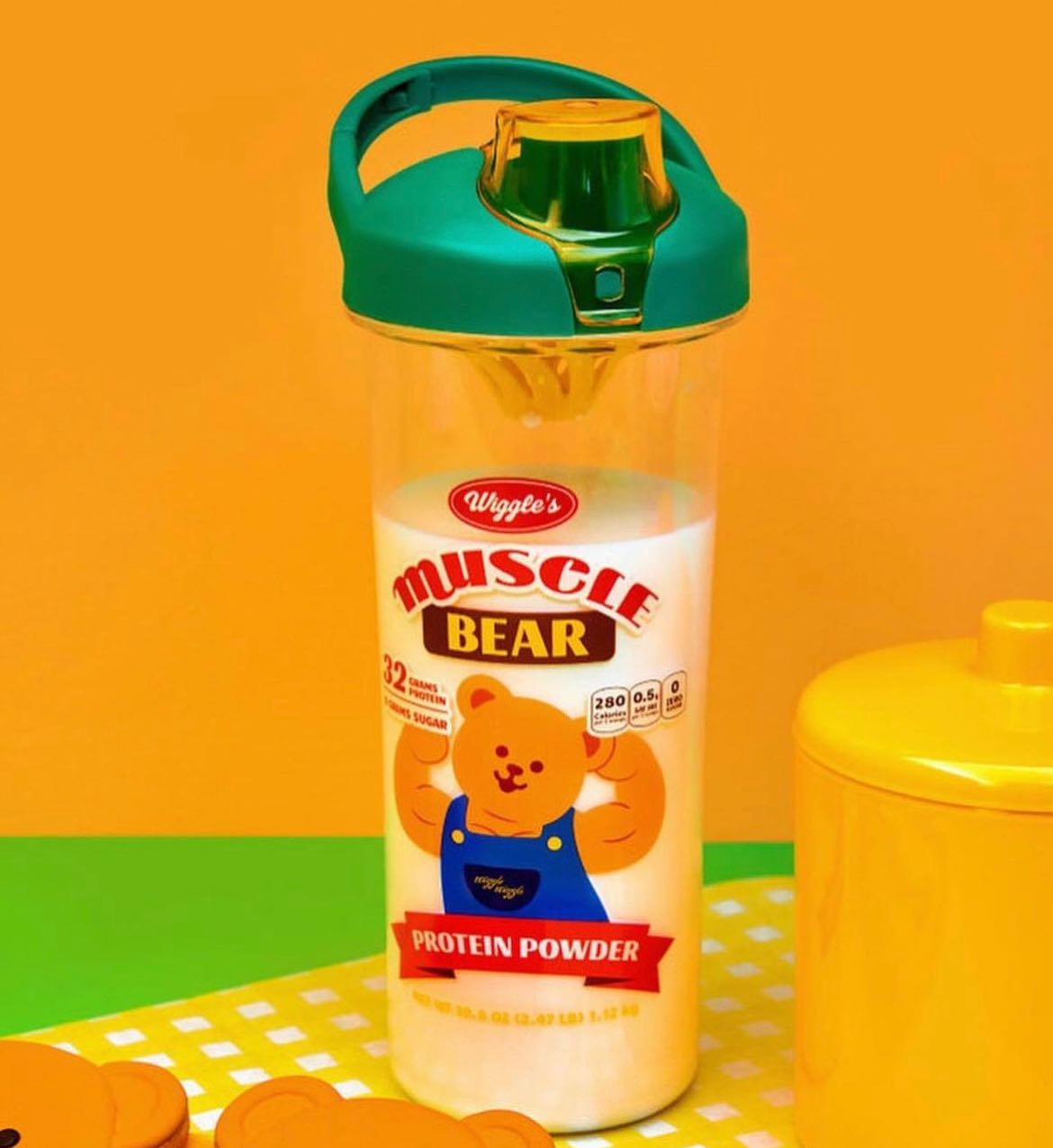 WiggleWiggle  Shake Tumbler - Muscle Bear 700ml   ขวดสูง 23 cm ฐาน 7.5 cm