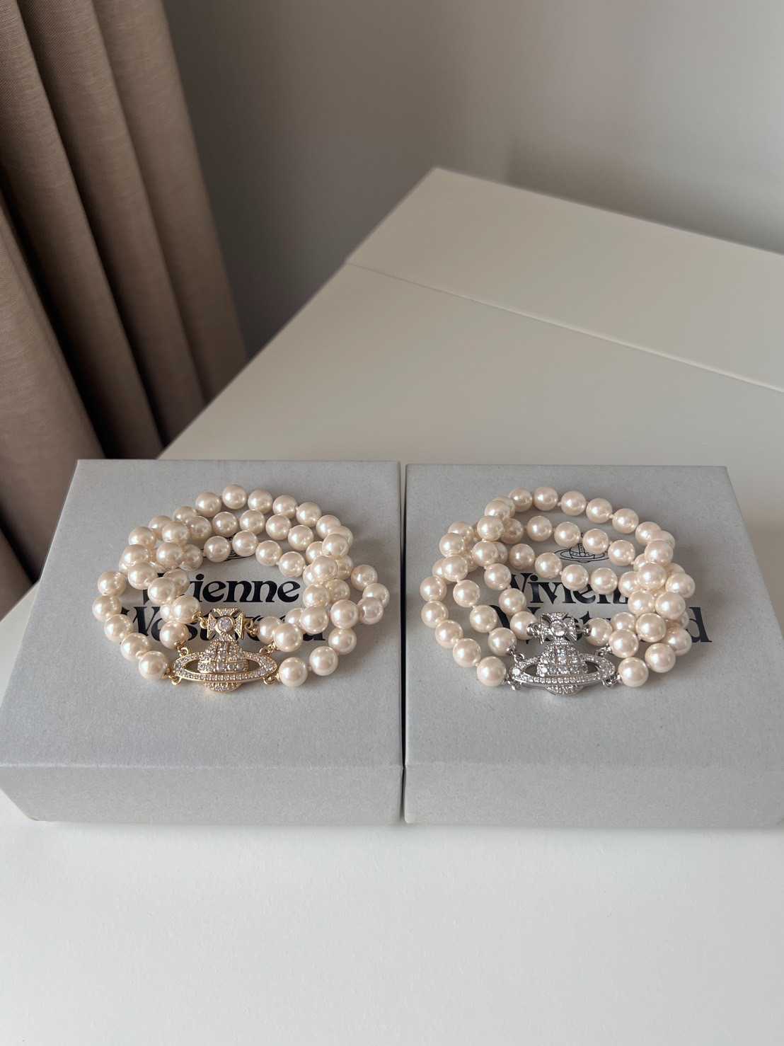  📌(ทักเชทก่อนสั่งซื้อ) ​   New Vivienne Westwood GRAZIELLA THREE ROW PEARL BRACELET  Size : W1 
