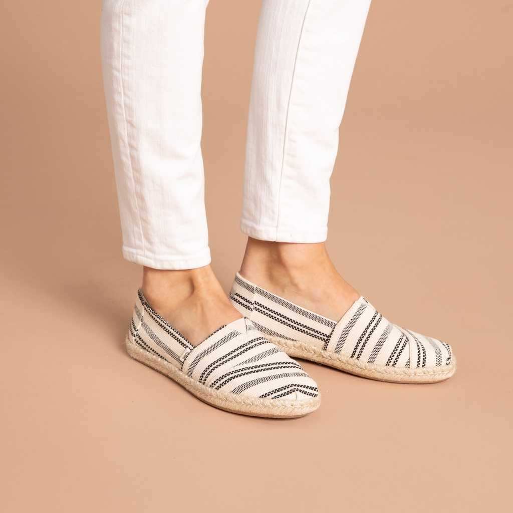 TOMS รองเท้าลำลองผู้หญิง สลิปออน รุ่น Alpargata Rope Natural Global Stripe (CB)