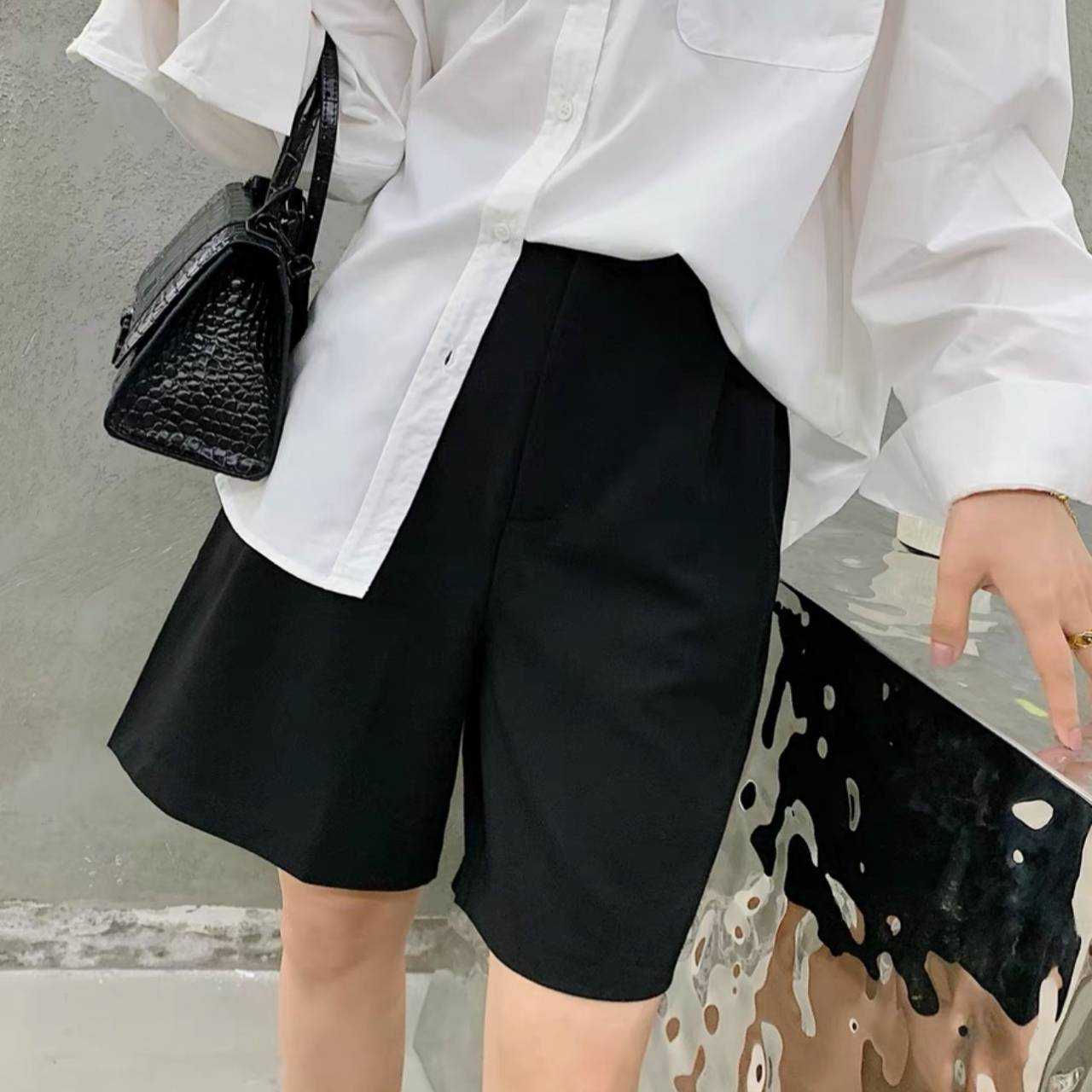 BACK BANDED WAIST BERMUDA SHORTS