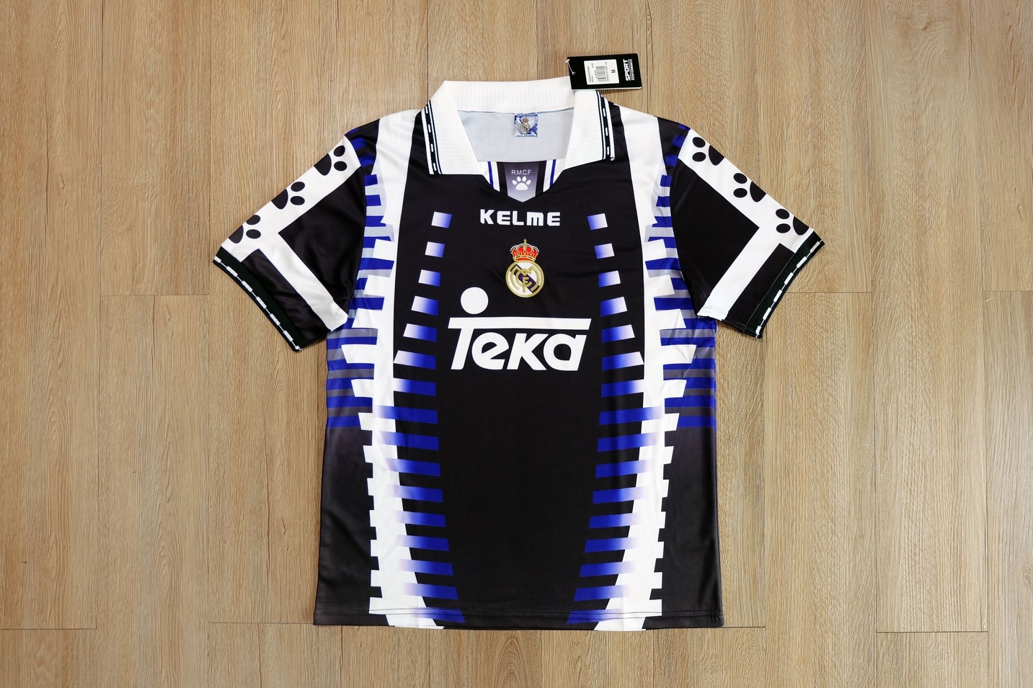 เสื้อย้อนยุคเรอัล มาดริด เกรดเเฟนบอล 2024