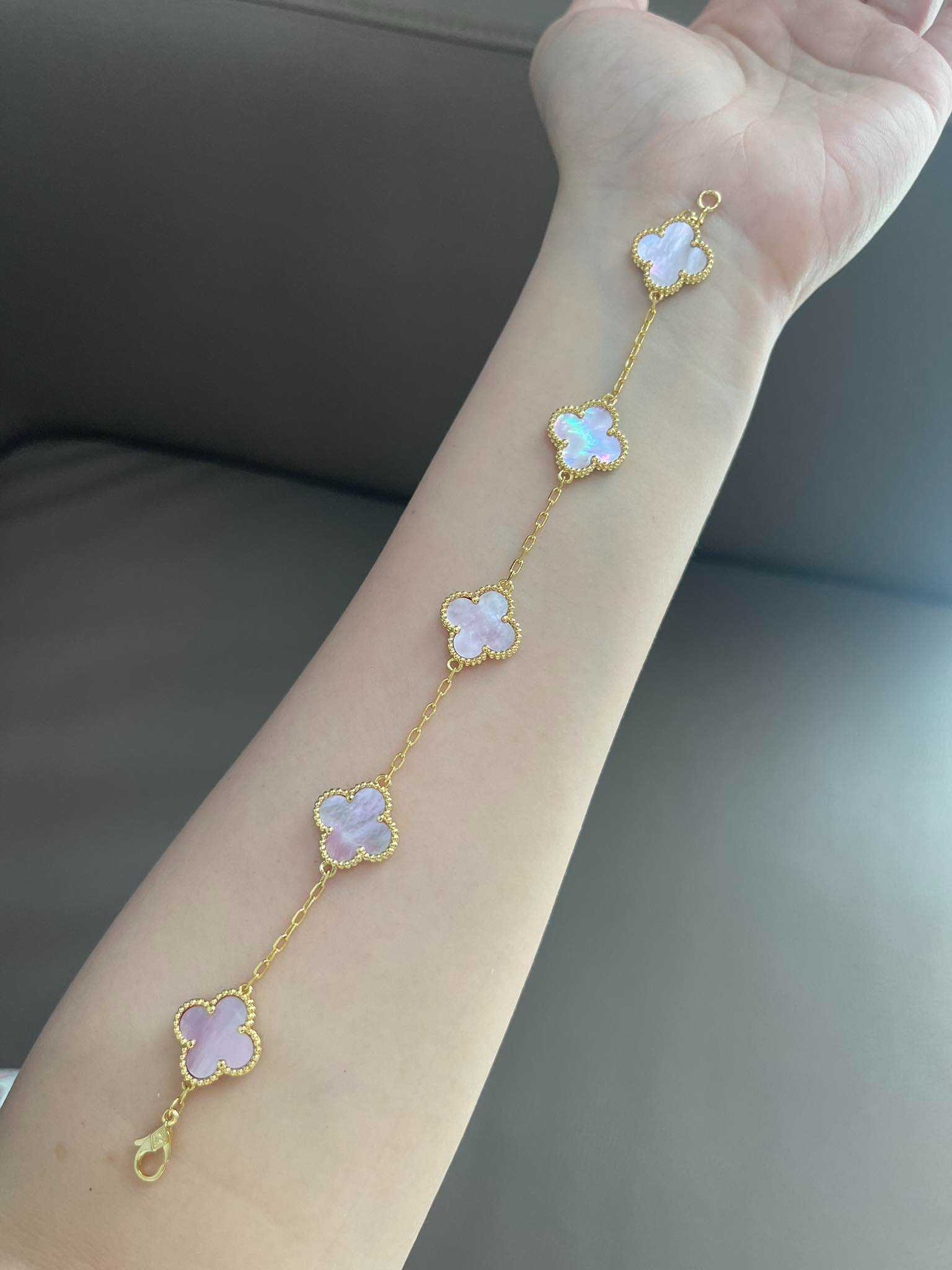 สร้อยข้อมือมุกสีชมพู