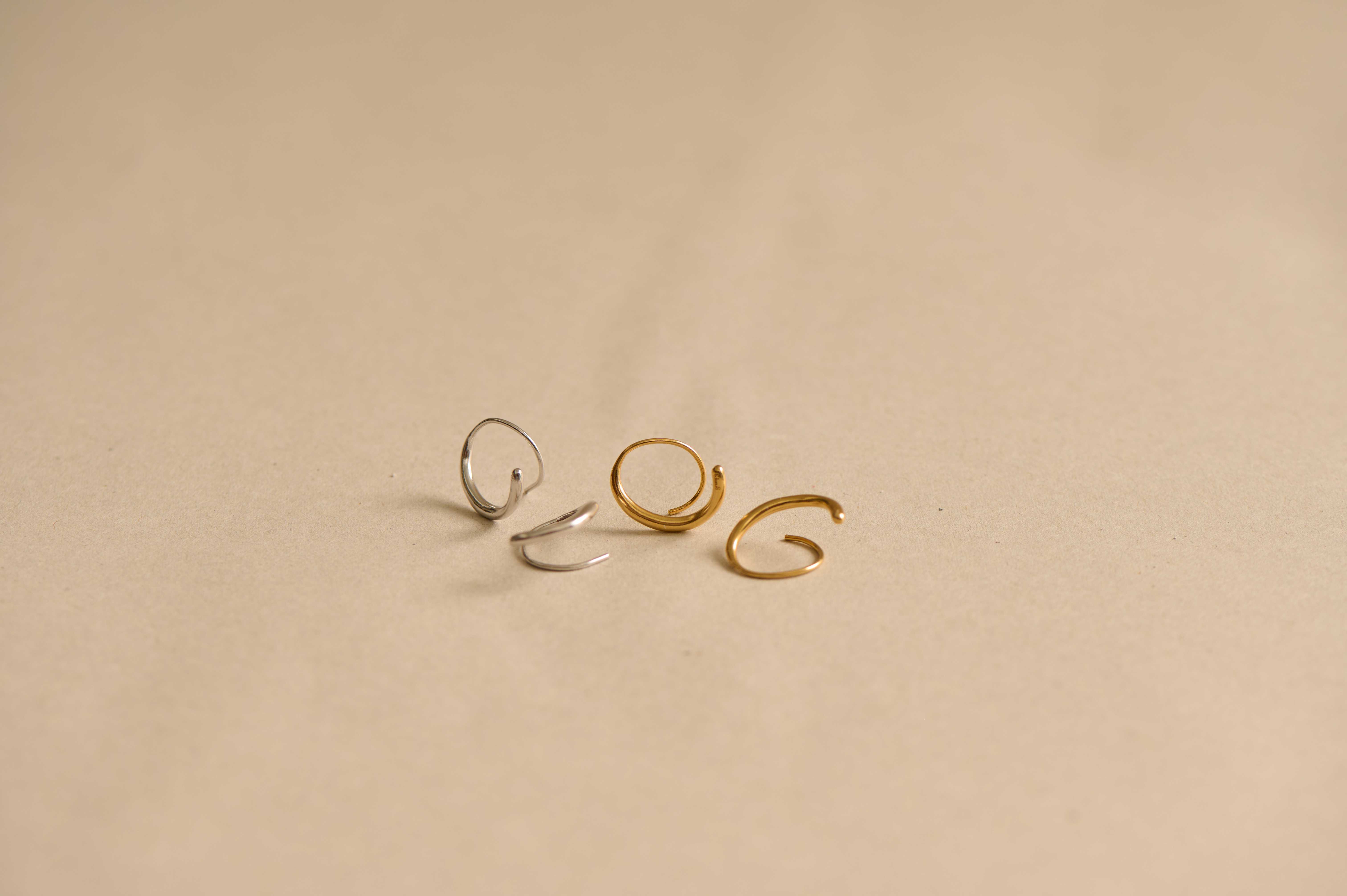grumpy, twist & twirl curl earrings (ราคาต่อคู่, price per pairs)